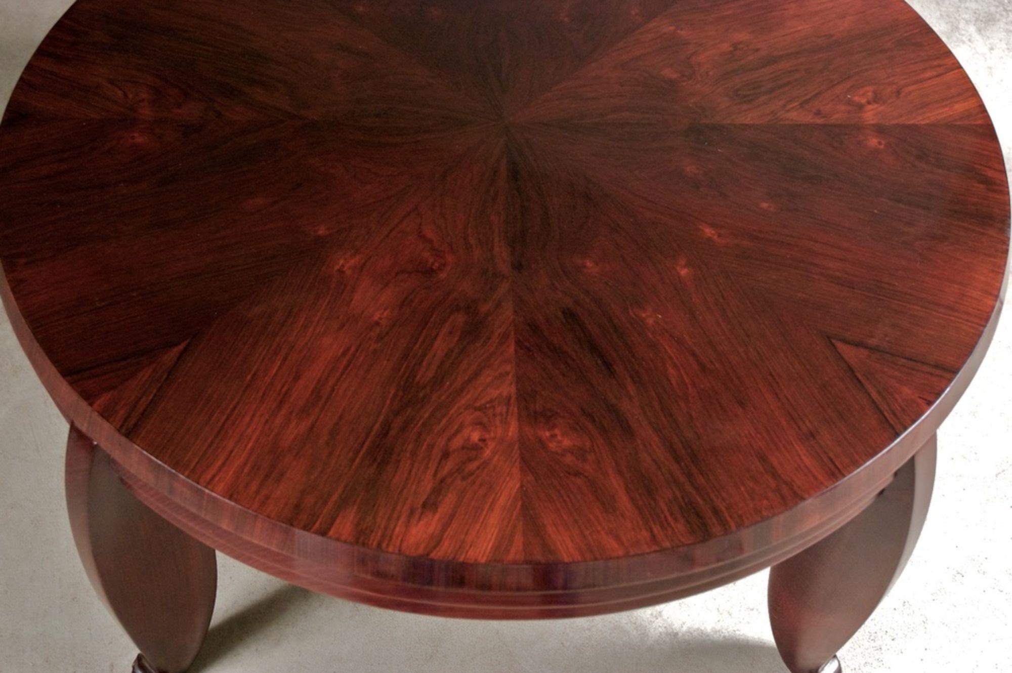 Classic French Art Deco coffee table in Brazilian rosewood. Presented at the 1926 Salon des Artistes Decorateurs in Paris. Measures: 40