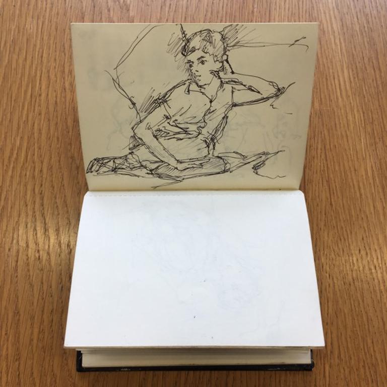- • Zwei Skizzenbücher des Künstlers Maurice Feild

- • Mehr als 240 Seiten mit Skizzen und Notizen aus den 1970er Jahren

Es handelt sich um zwei Skizzenbücher des Künstlers Maurice Feild, einer wichtigen Figur der britischen realistischen