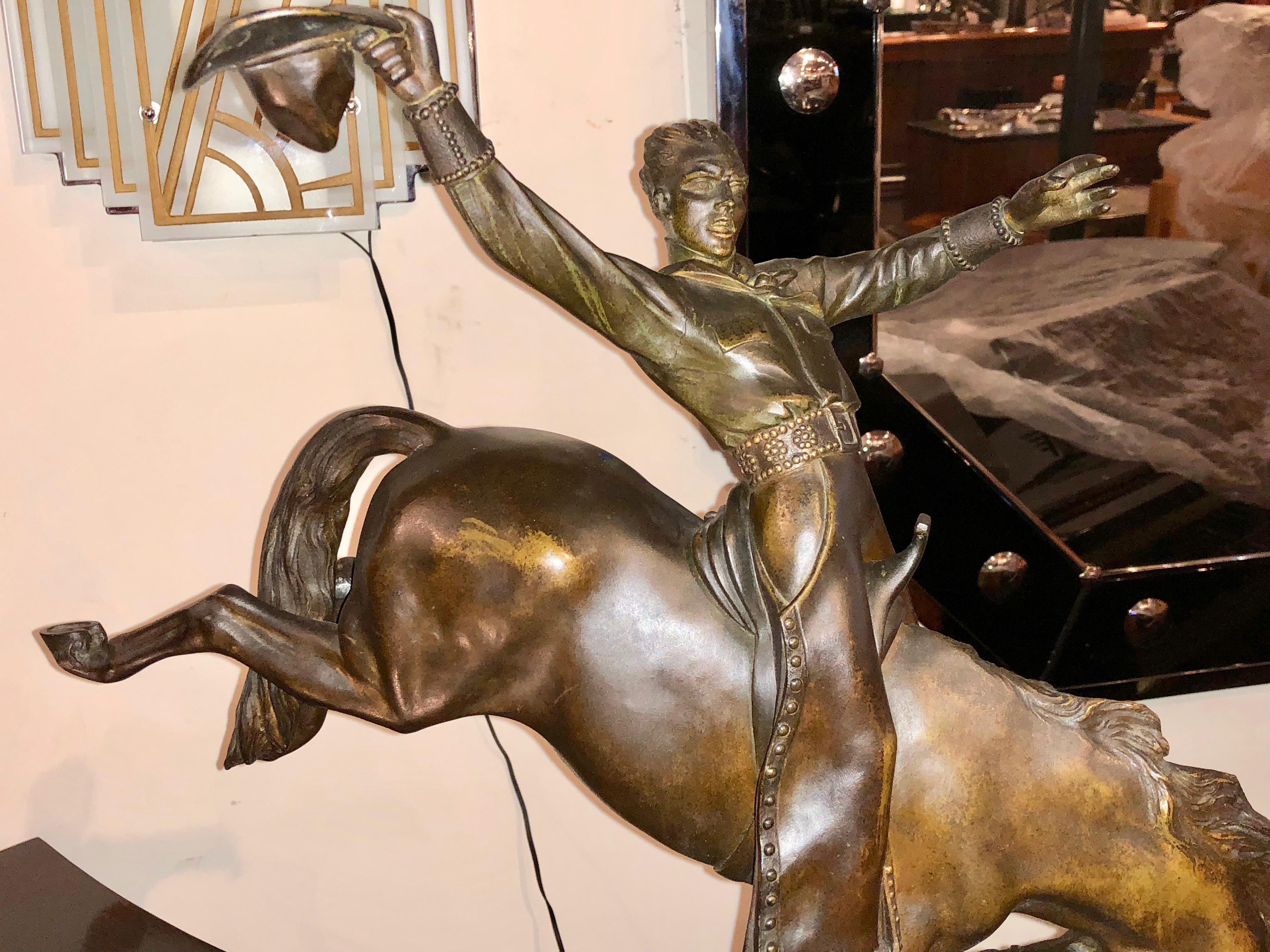 Maurice Guiraud-Rivière & Etling Paris Cowboy auf dem Rodeo Art Deco Statue (Art déco) im Angebot