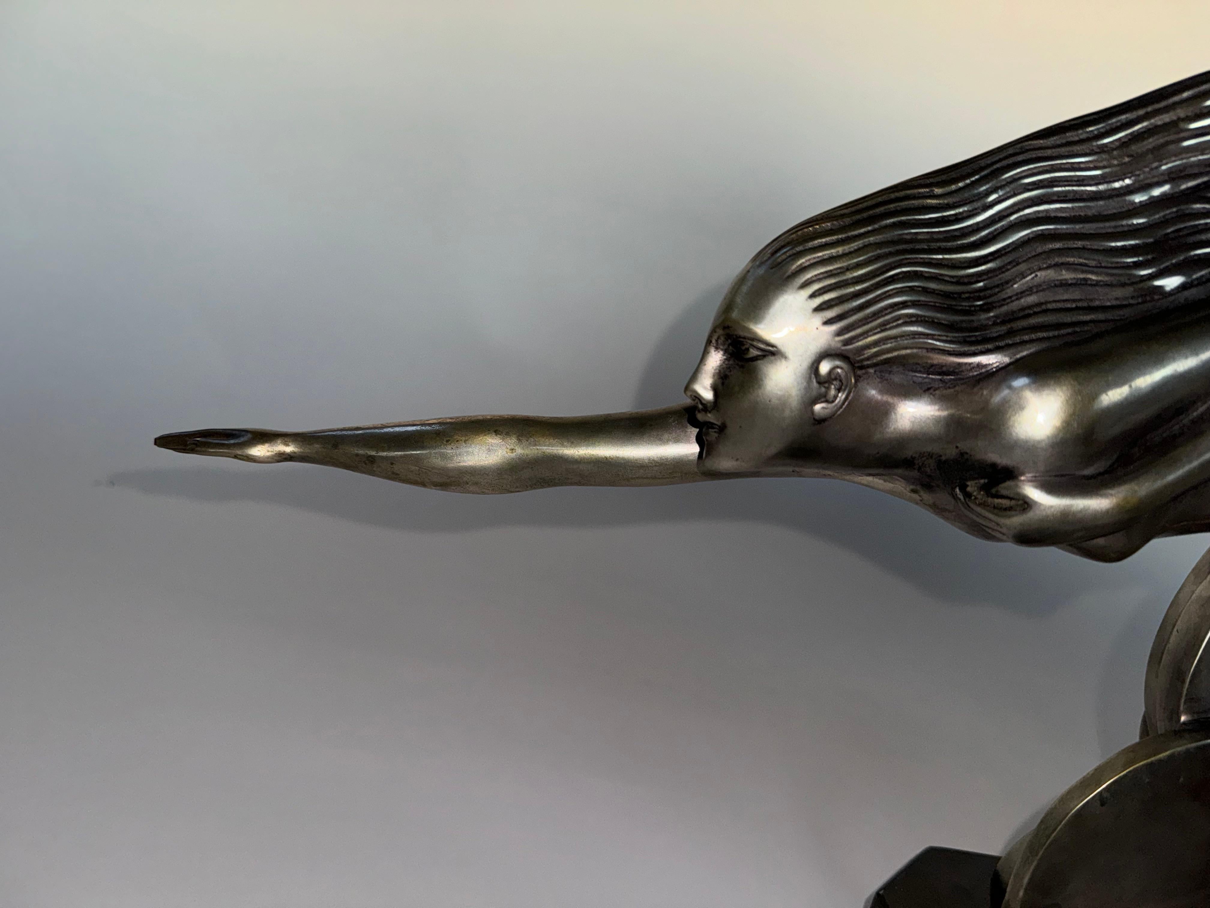 La Comete, icône de l'Art déco français des années 1920, nu féminin en bronze argenté en vente 4