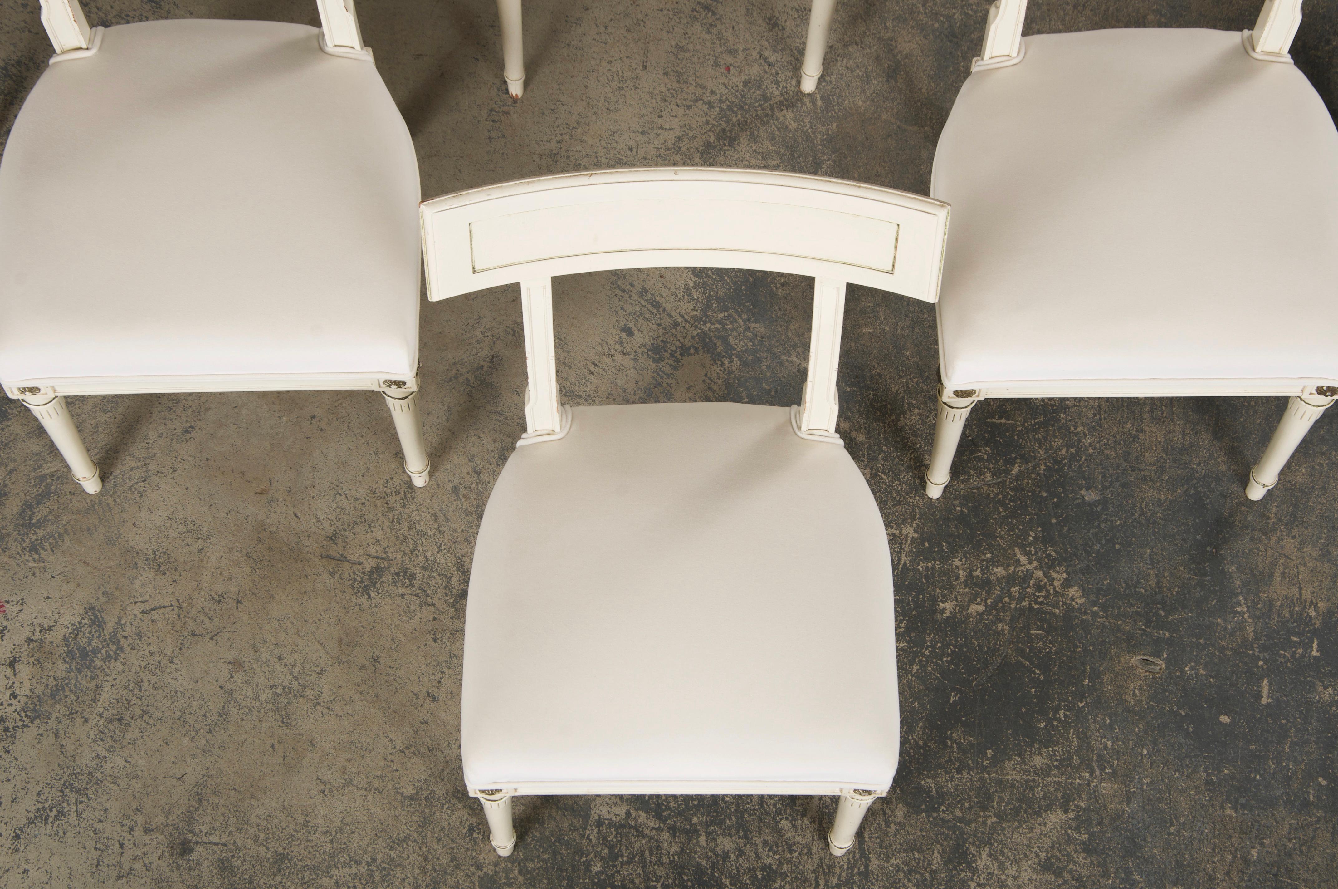 Six French Neoclassical Dining Chairs in Off-White Velvet by Maurice Hirsch In Good Condition For Sale In Astoria, NY