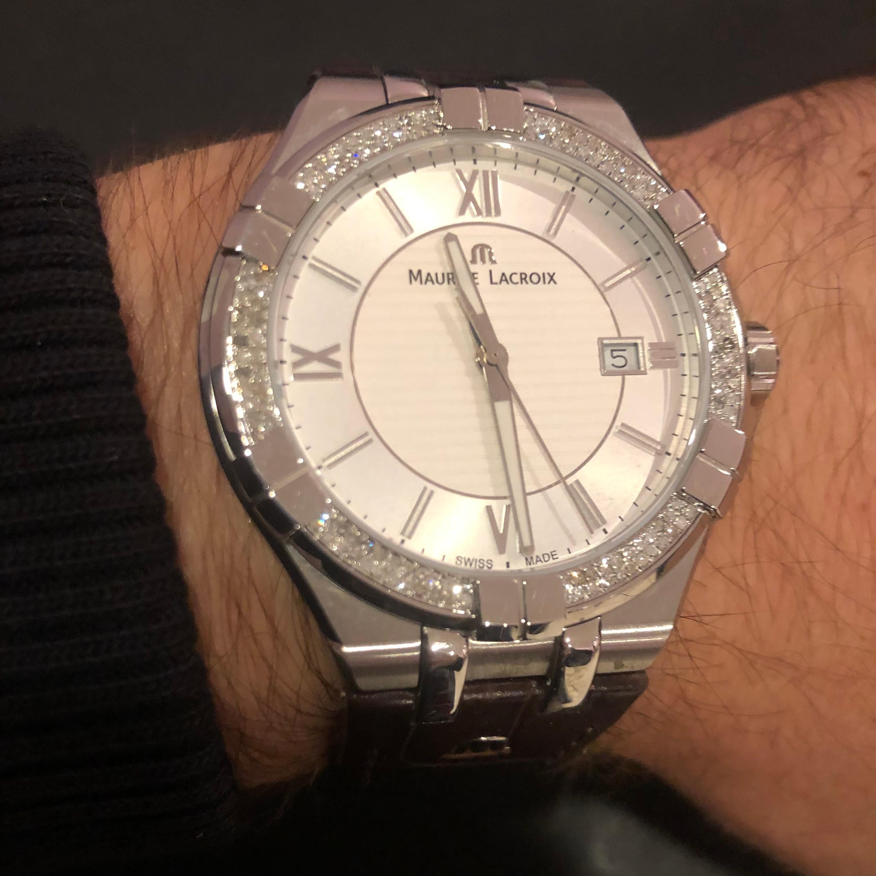 Maurice Lacroix AIKON AI1008 42mm Maßgefertigtes Leder mit weißer Diamant-Lünette und weißem Zifferblatt (Rundschliff) im Angebot