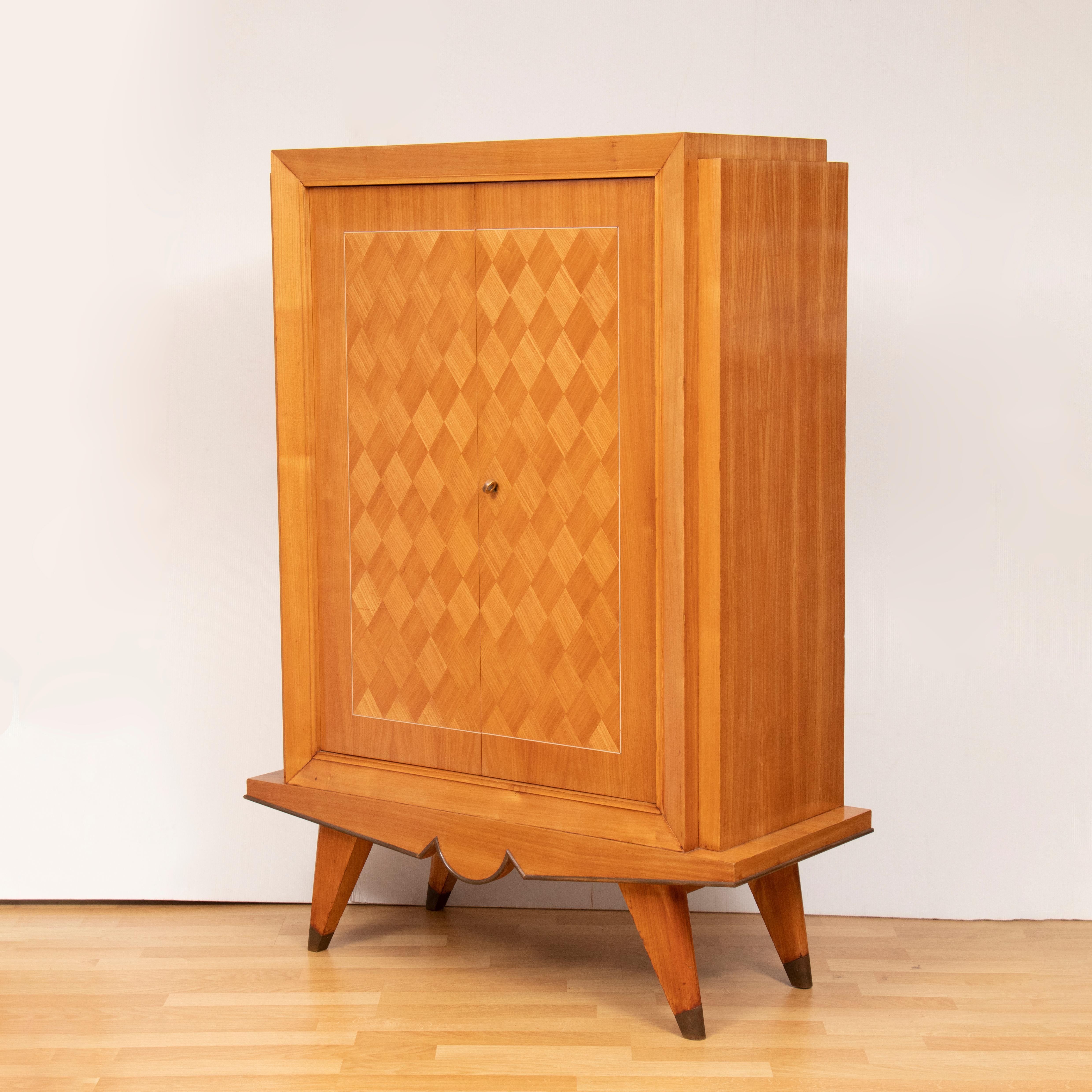 Mid-20th Century Maurice & Leon Jallot French Art Deco 1930s Sycamore Drinks Display Cabinet