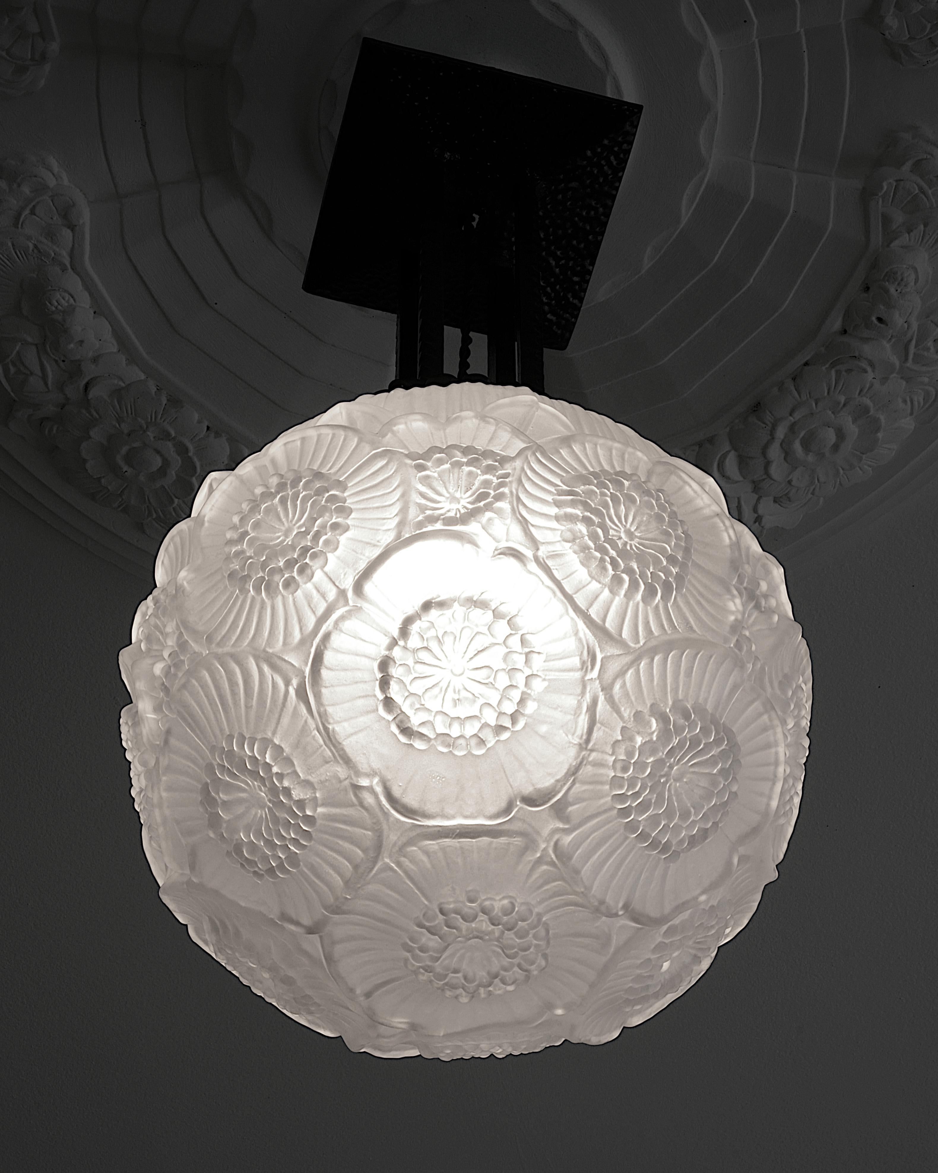 Early 20th Century Maurice Model Large French Art Deco Floral Ball Pendant Chandelier, 1920 For Sale