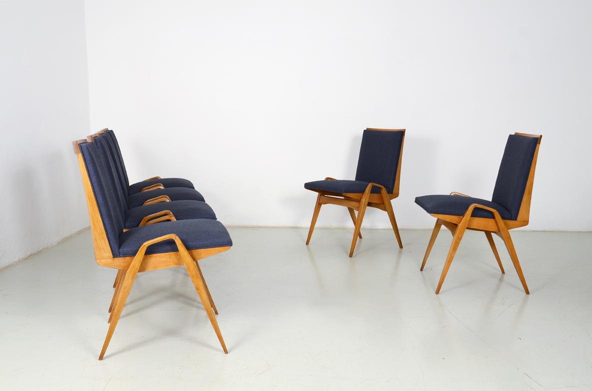 Mid-Century Modern Maurice Prè. Ensemble de huit chaises en bois clair  en vente