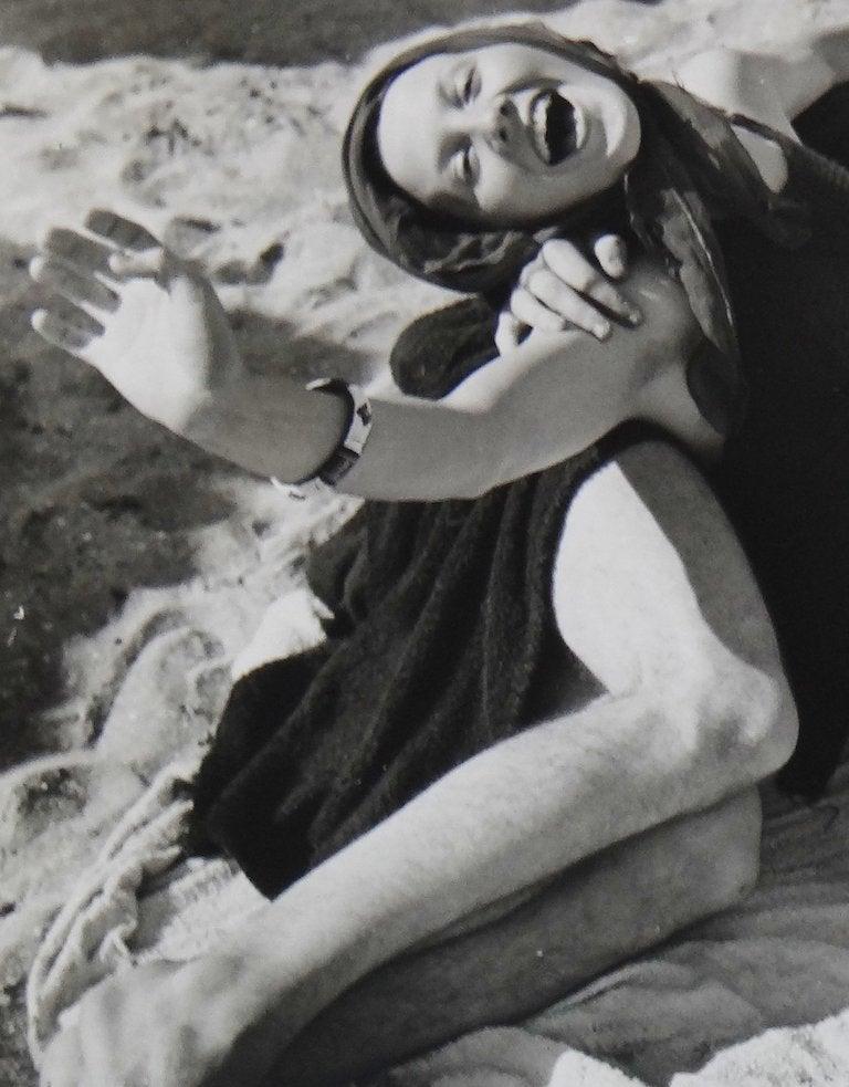 Untitled, 'Couple at the beach' - Photograph by Maurice Tabard