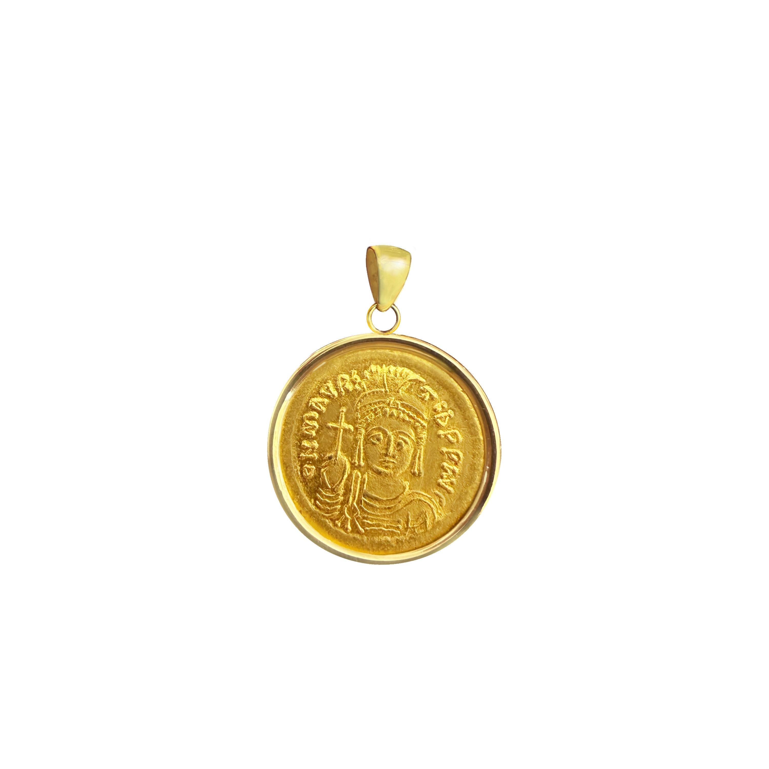 MAURICE TIBERIUS Véritable pendentif en or 24 carats en forme de pièce de monnaie de l'Antiquité romaine, 6ème siècle après J.C. en vente 2