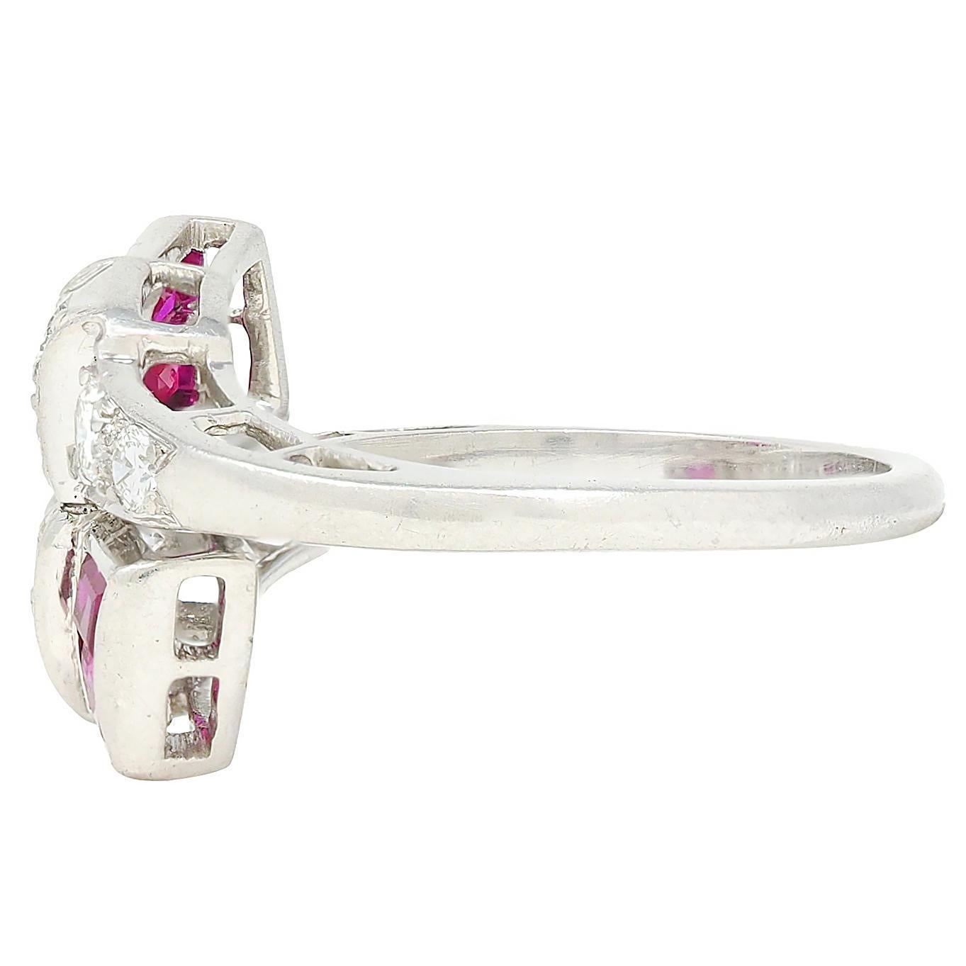 Maurice Tishman Mitte des Jahrhunderts Rubin-Diamant-Platin Bypass Ring (Baguetteschliff) im Angebot