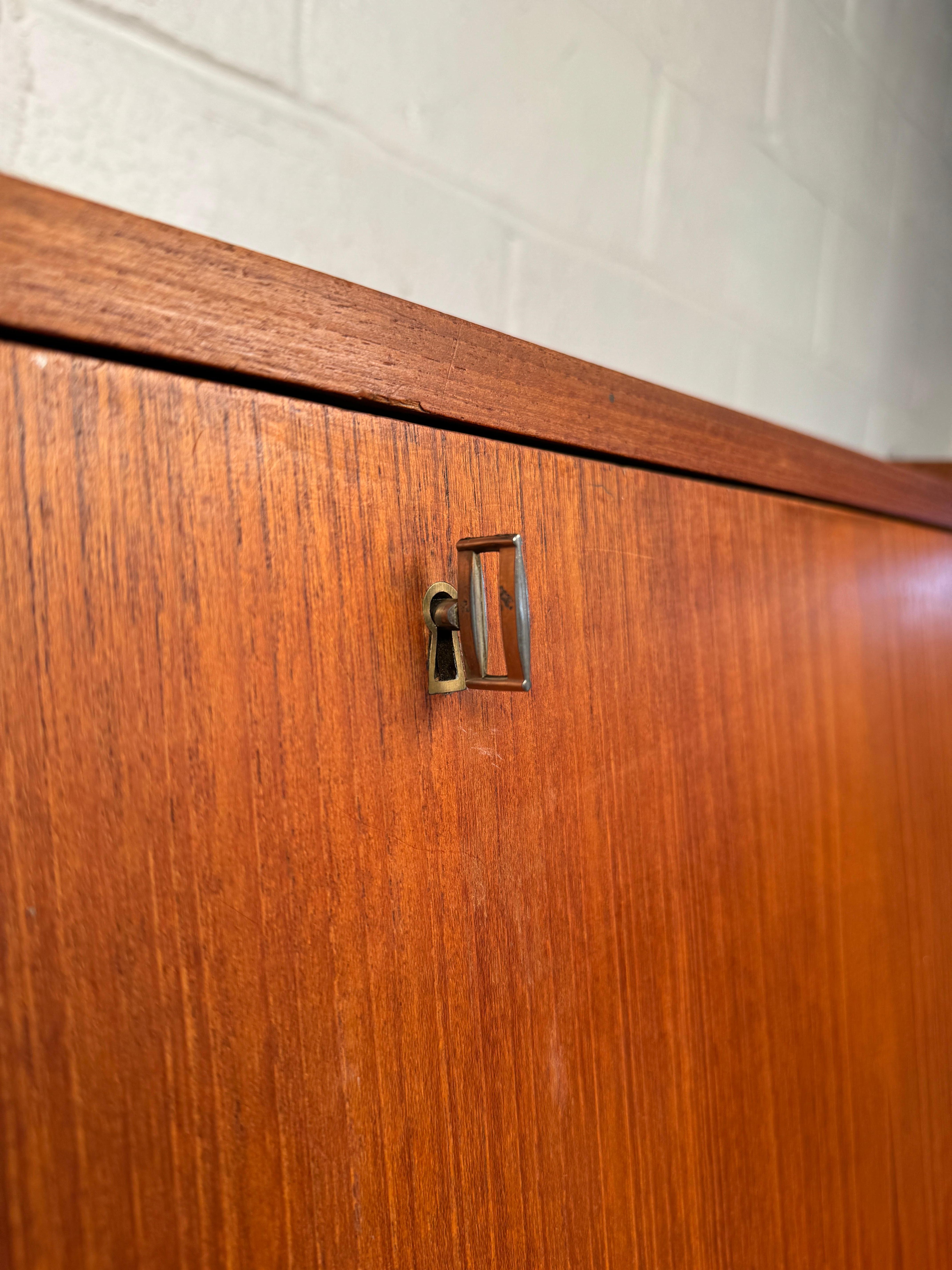 Maurice Villency Dänischer Teak-Down-Schreibtisch im Angebot 5
