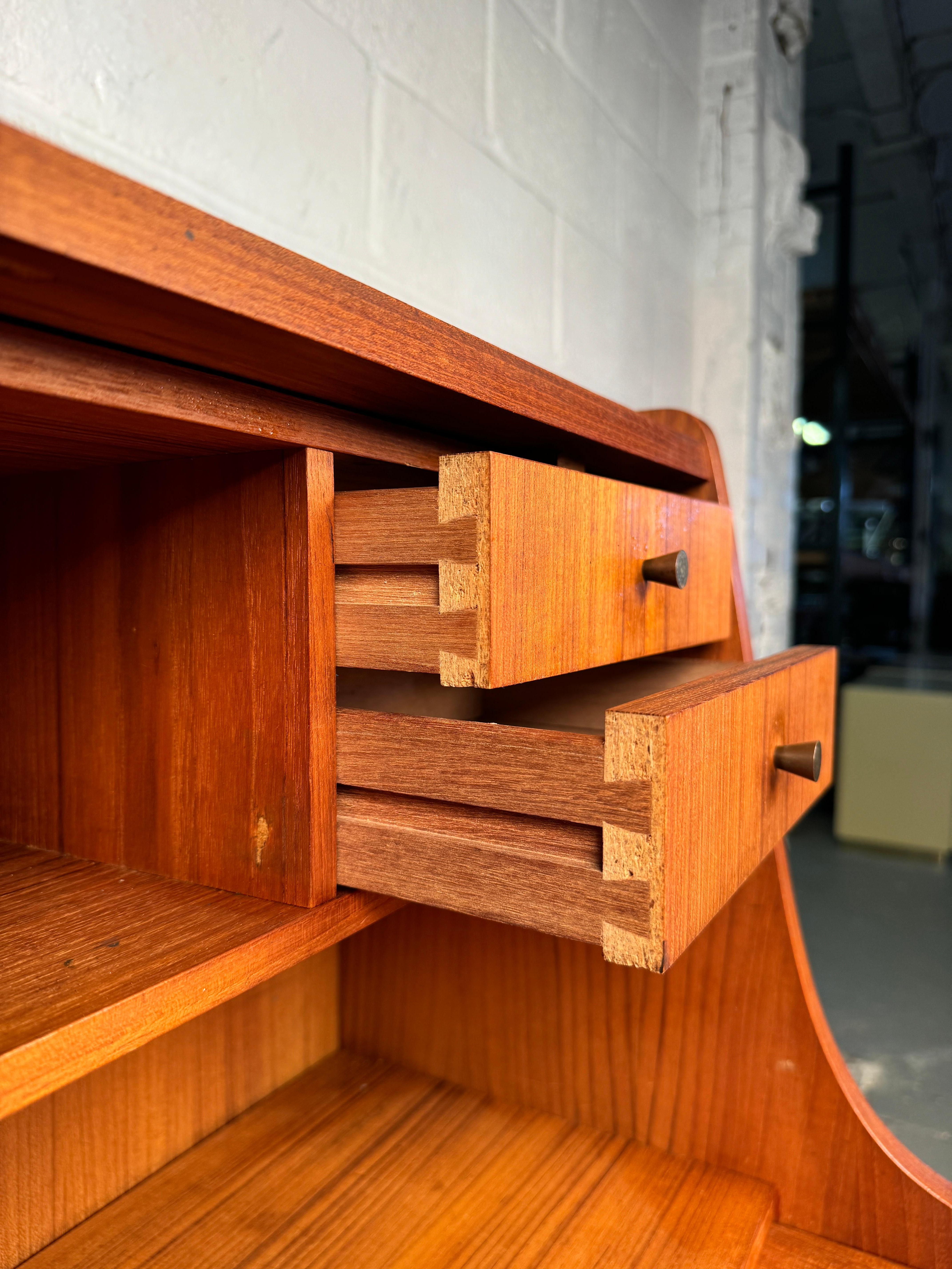 Maurice Villency Dänischer Teak-Down-Schreibtisch im Angebot 9
