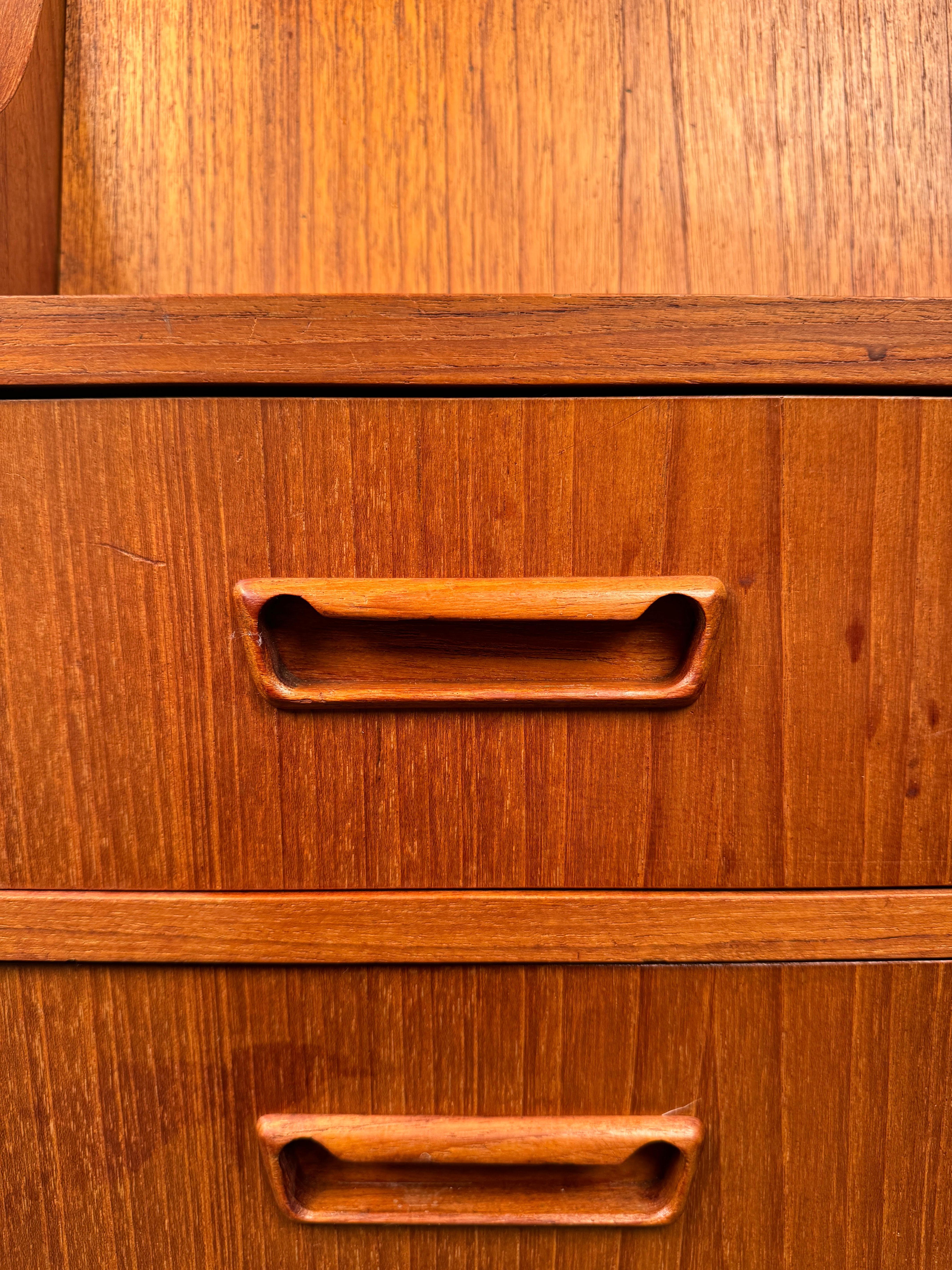 Maurice Villency Dänischer Teak-Down-Schreibtisch (20. Jahrhundert) im Angebot
