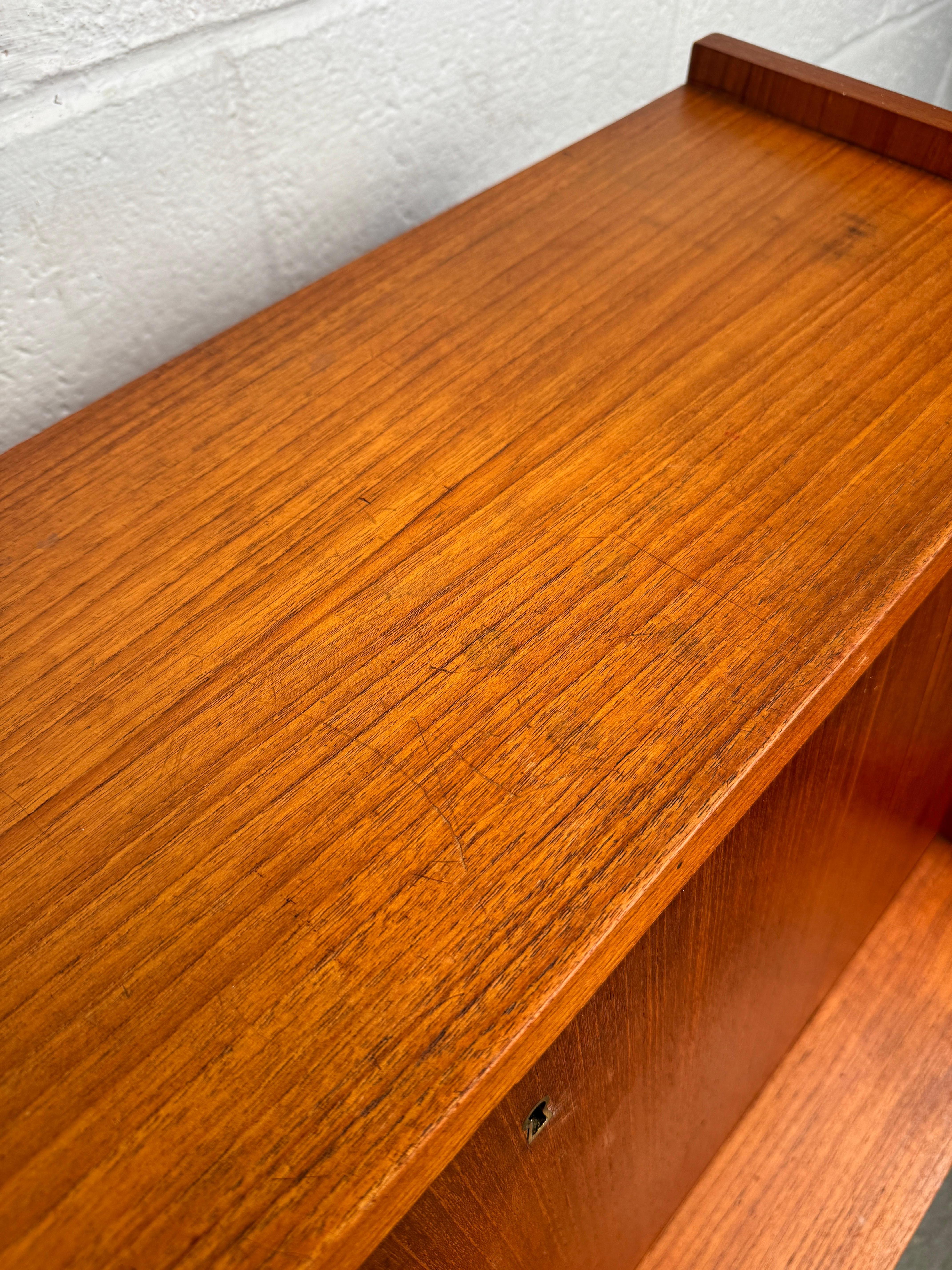 Maurice Villency Dänischer Teak-Down-Schreibtisch im Angebot 1