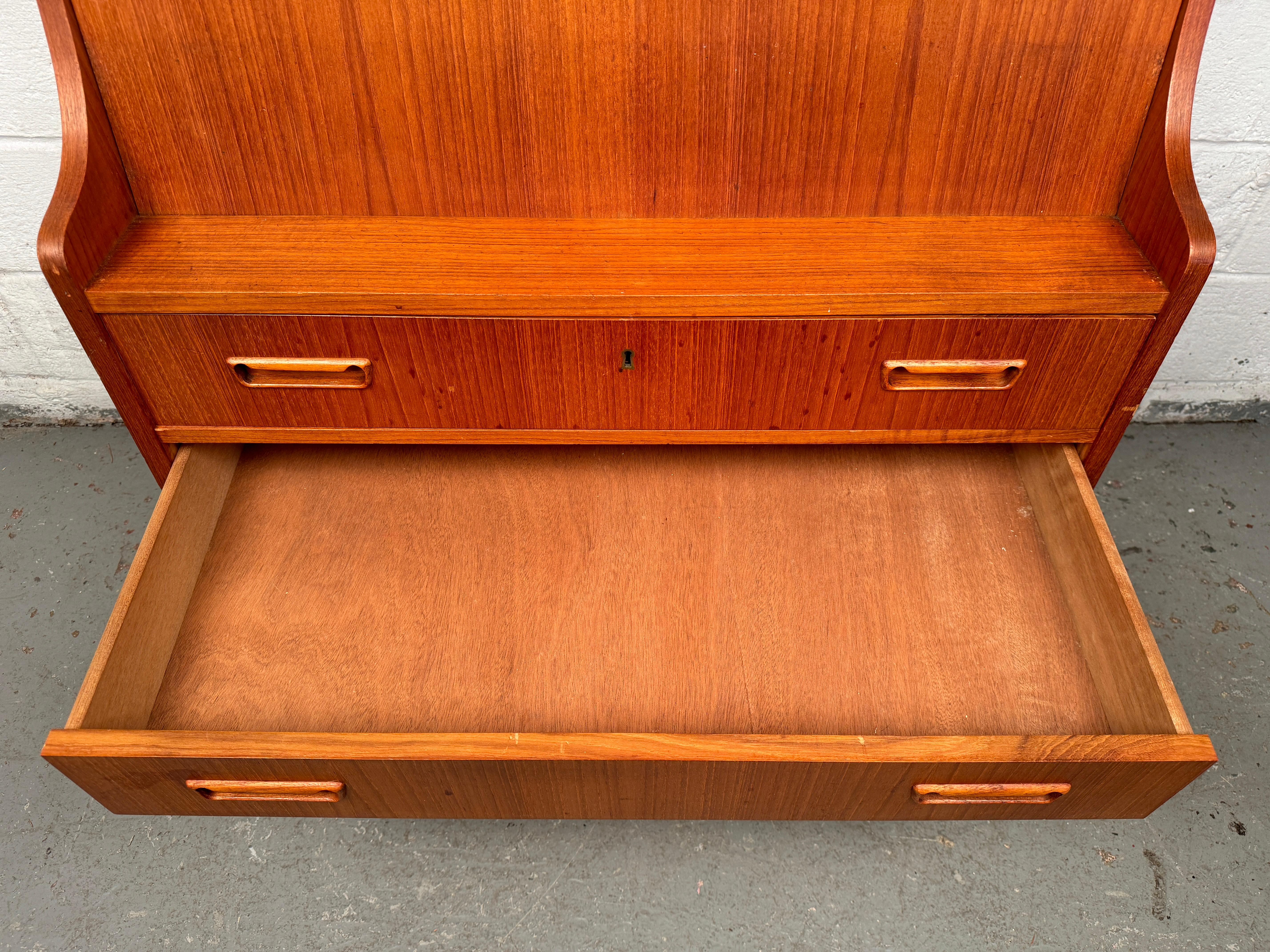 Maurice Villency Dänischer Teak-Down-Schreibtisch im Angebot 3
