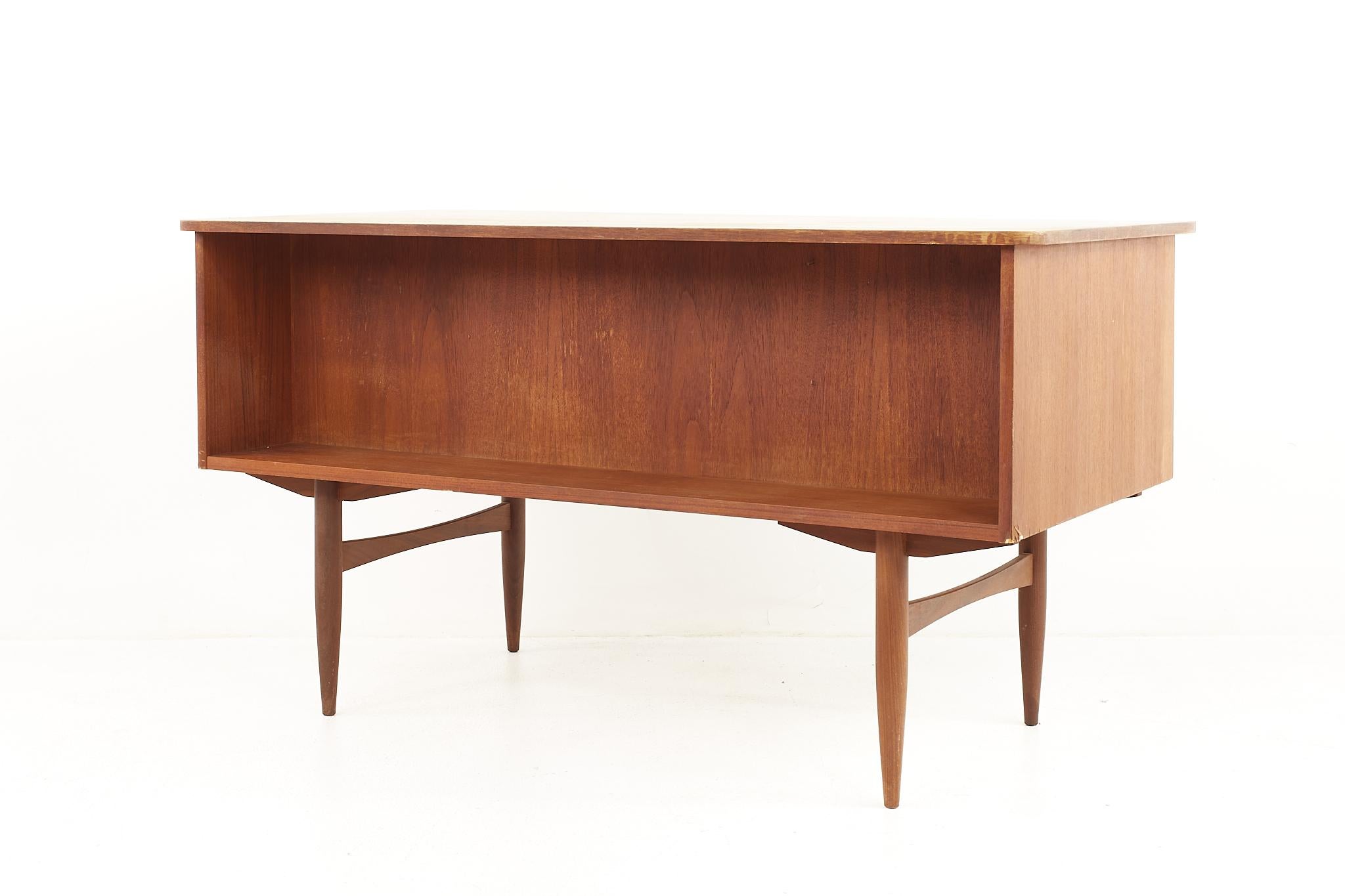 Maurice Villency Style Mid Century Teak Desk with Bookcase Front In Good Condition For Sale In Countryside, IL