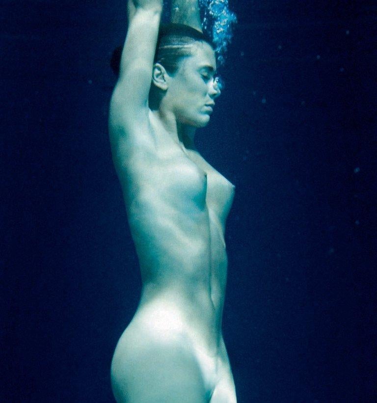 carla underwater nude