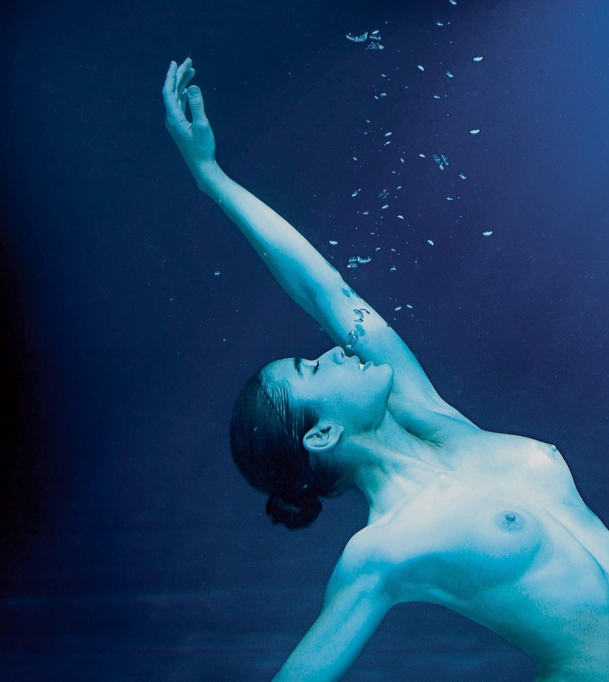 Half Angels Half Demons #5 and #6. Undrewater Limited edition photograph For Sale 2