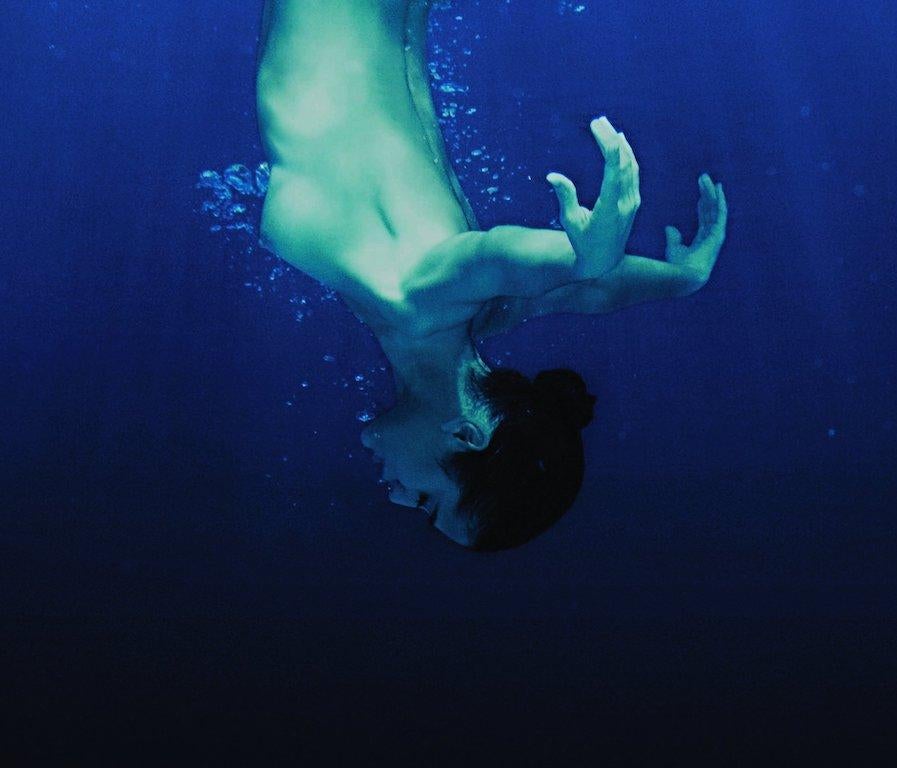 Half Angels Half Demons n°9, photographie de nu sous-marin en couleur en édition limitée - Contemporain Photograph par Mauricio Velez