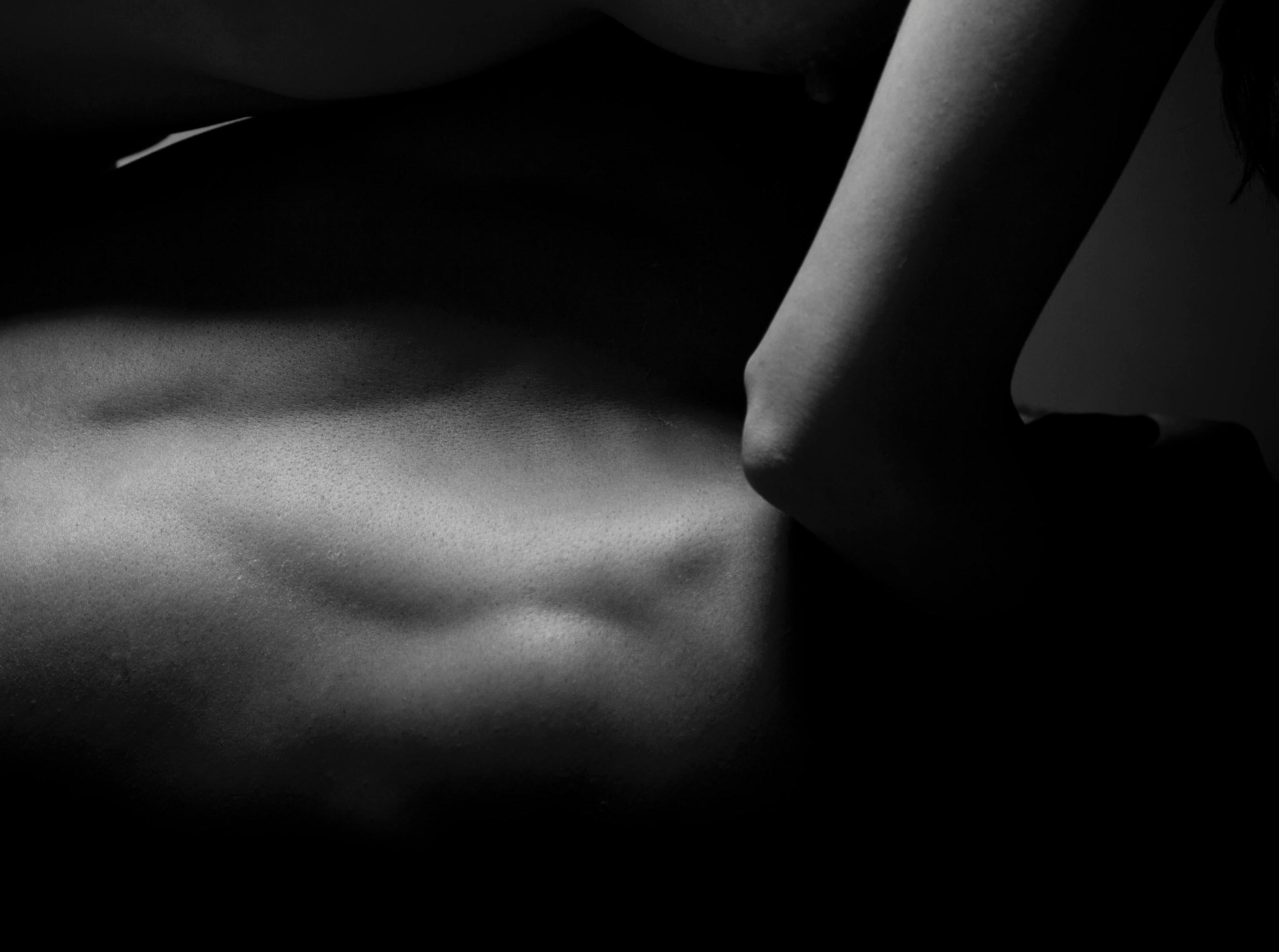 Untitled From the 'Serendipia' series, Black and White nude photograph - Contemporary Photograph by Mauricio Velez