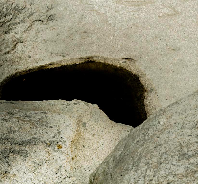 Ohne Titel I, Abstrakte Felsen-Landschaftsfotografie in limitierter Auflage (Braun), Color Photograph, von Mauricio Velez