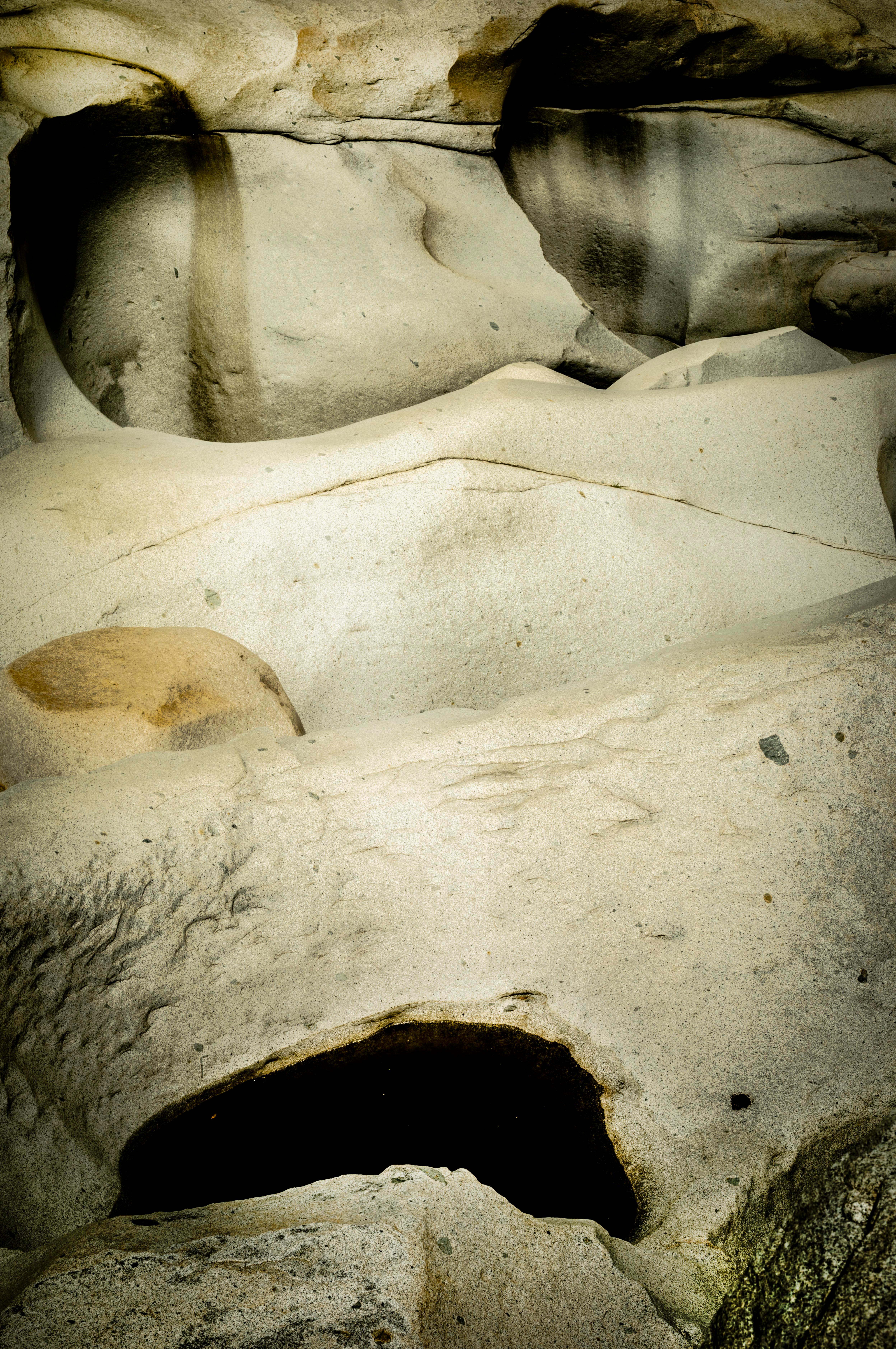 Mauricio Velez Landscape Photograph – Ohne Titel II, Abstrakte Felsen-Landschaftsfotografie in limitierter Auflage