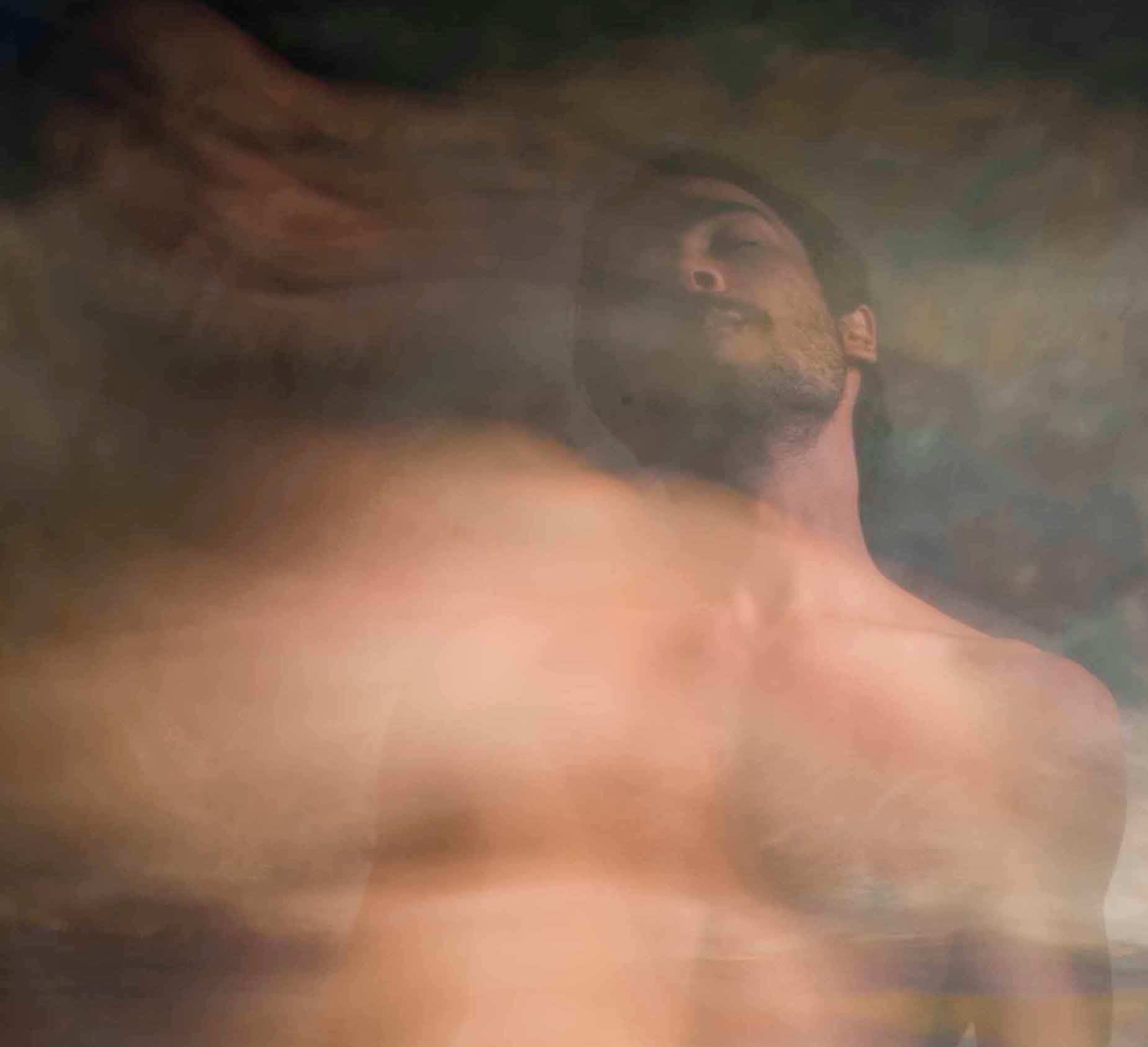 L'ange est un être que la religion nous a légué comme signe de pureté, d'innocence et de bonté. De la même source, nous avons été vendus au diable comme la forme qui représente le mal par excellence, et à tout moment nous avons utilisé entre la