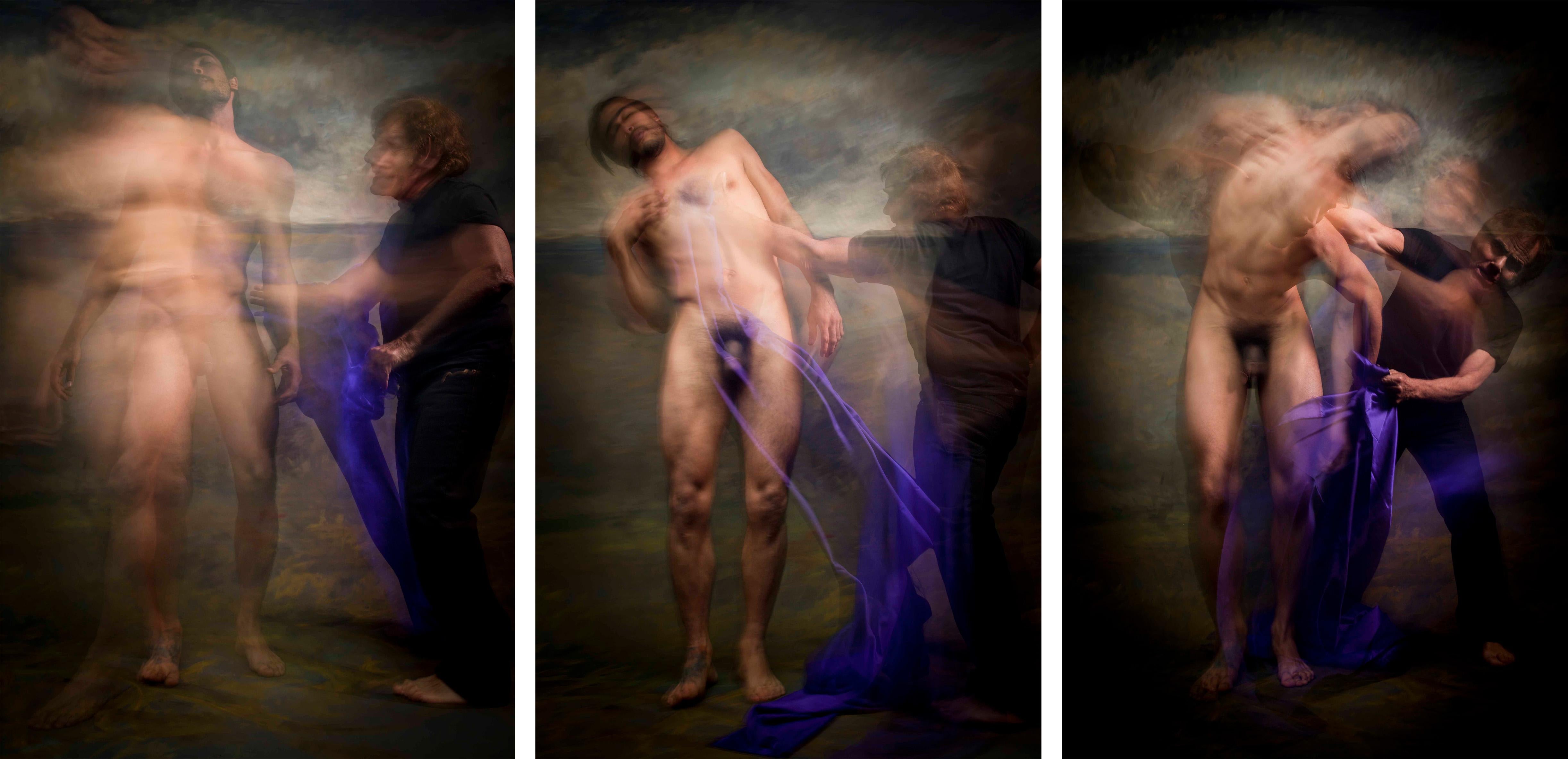 Color Photograph Mauricio Velez - Sans titre II, V et III, de la série Half Angels Half Demons. Photo de nu masculin