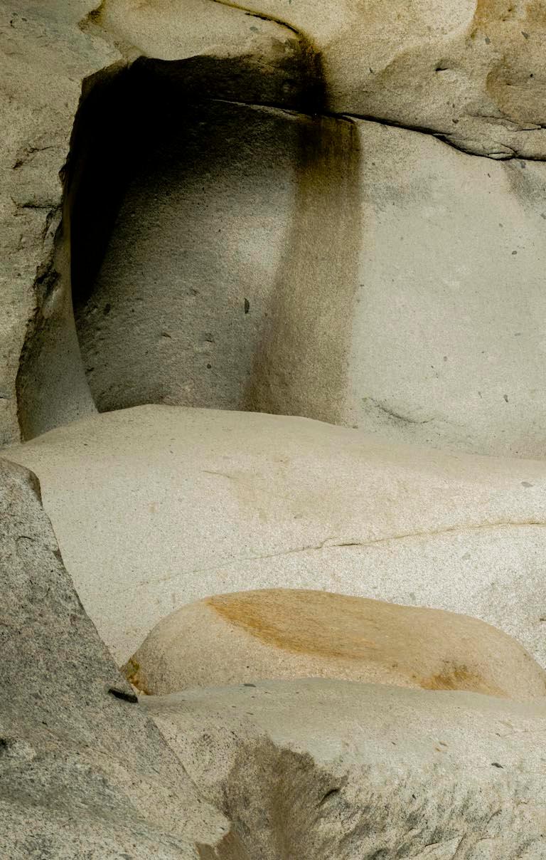 Sin título III, Fotografía de edición limitada en color de paisaje de rocas abstractas - Photograph Contemporáneo de Mauricio Velez