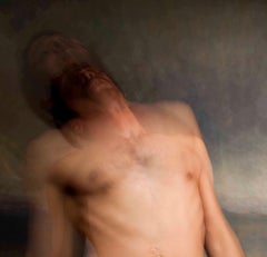 Sans titre VII, de la série des demi-anges et des demi-anges. Photographie couleur chair