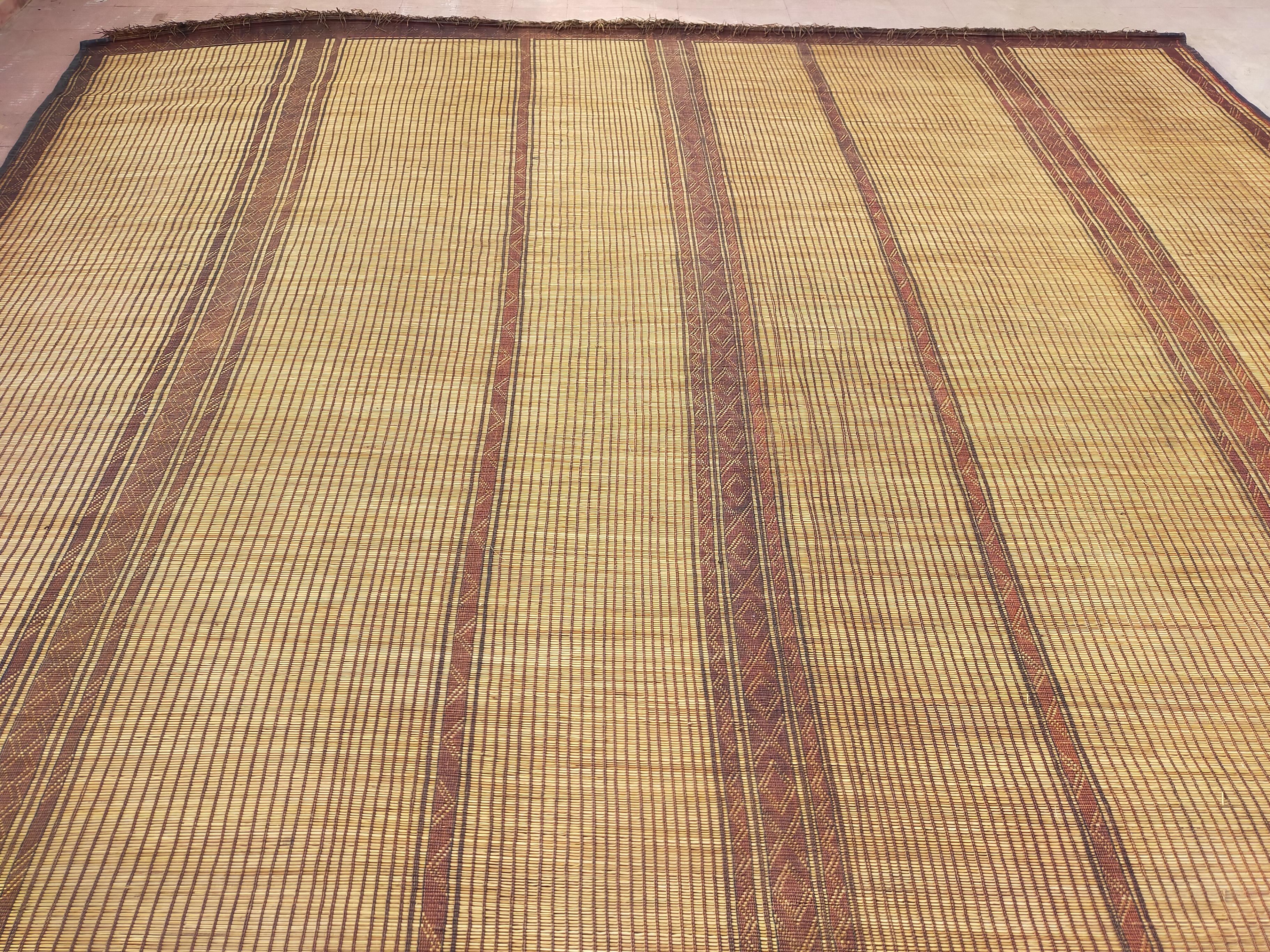 Mauritania Mat aus Sahara aus Leder und Palmenholz, Mid-Century Modern Design (Moderne der Mitte des Jahrhunderts) im Angebot