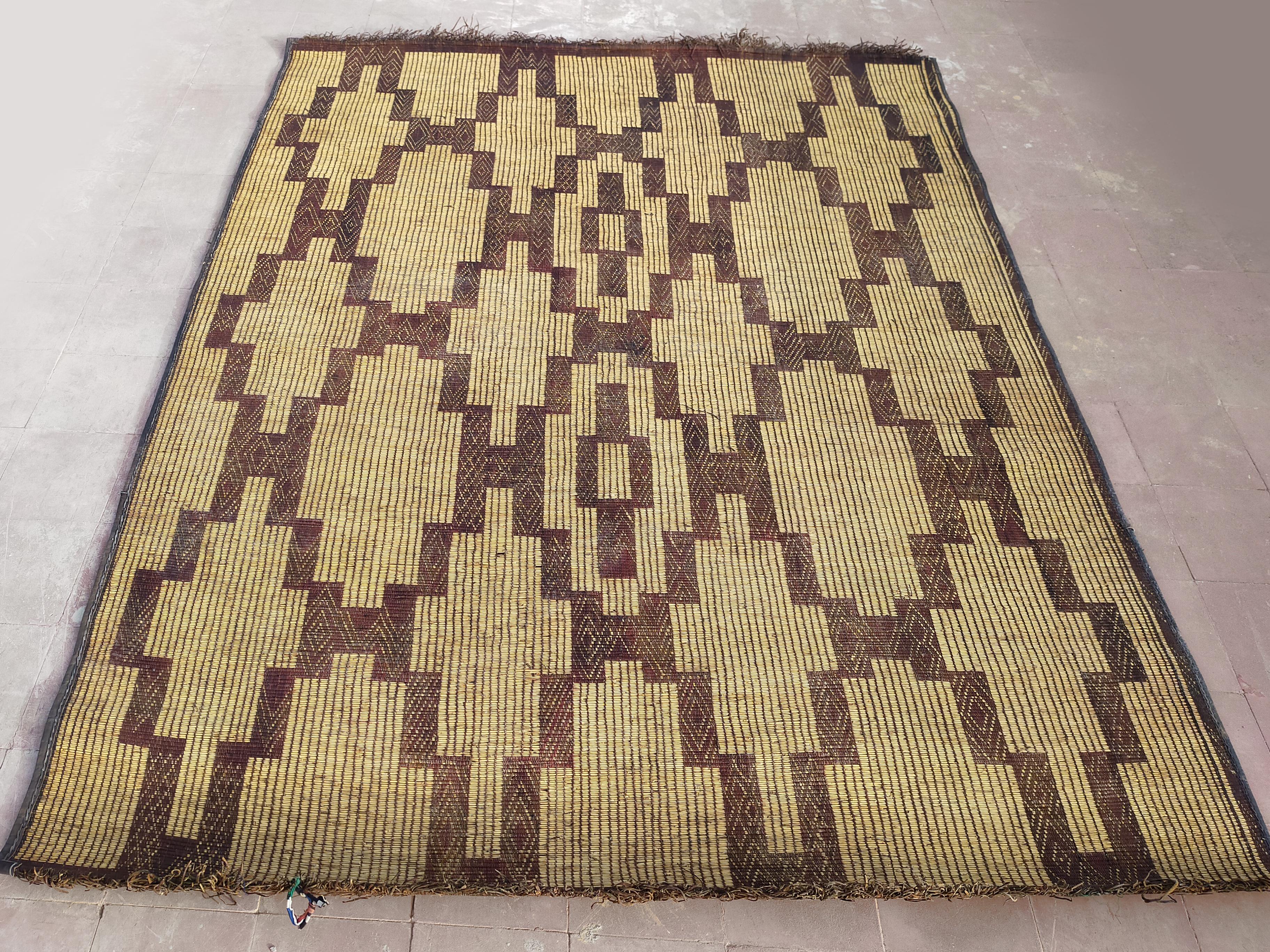 Mauritania Mat from Sahara in Leather and Palm Wood, Mid-Century Modern Design In Good Condition In Reggio Emilia, IT