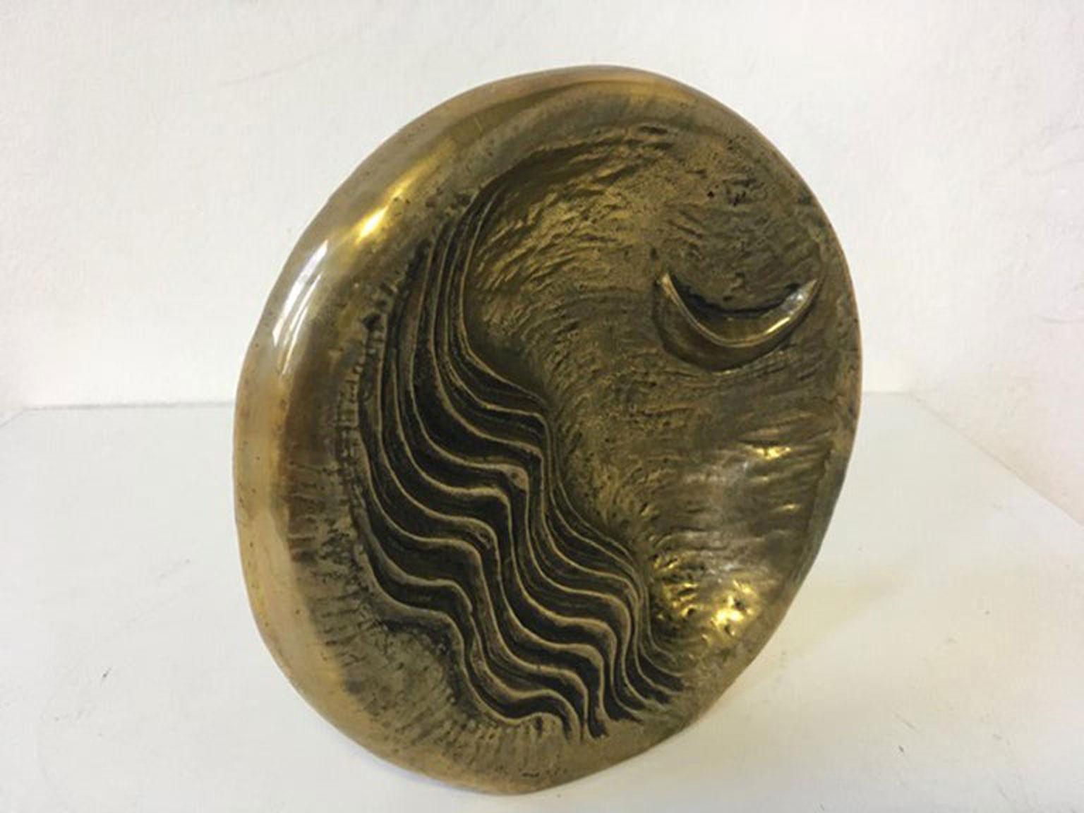 1985 Italia Scultura astratta postmoderna in bronzo la Luna - Sculpture Postmoderno di Maurizio Bonora