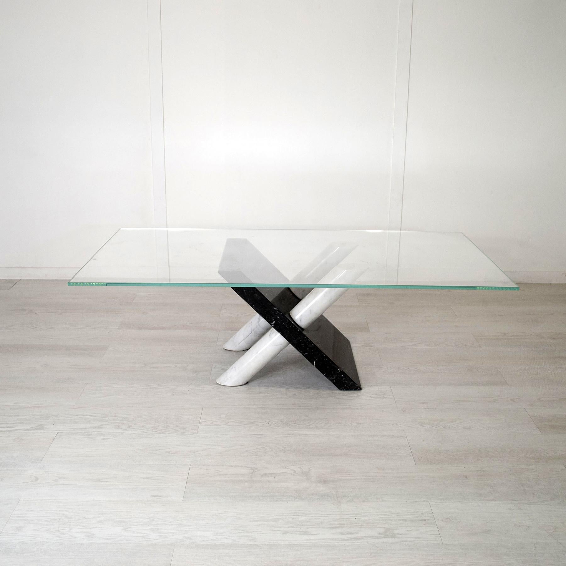 Table basse plateau en verre base en marbre production Cattelan Italia milieu des années 1980 designer Maurizio Cattelan

Lorsque vous achetez des produits de design vintage sur notre site web, le coût comprend un emballage sécurisé et soigné.