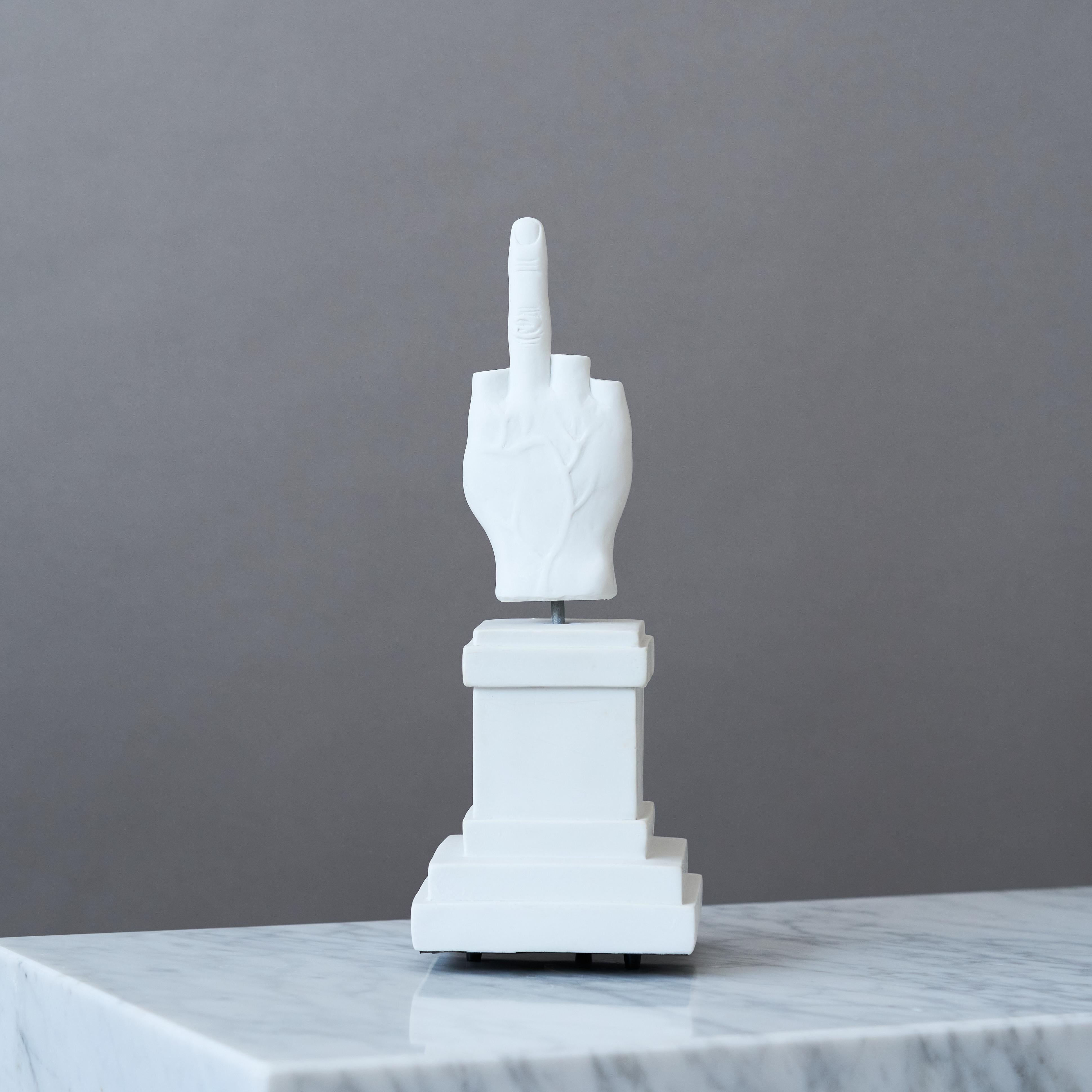 Carillon L.O.V.E. - Sculpture de Maurizio Cattelan
