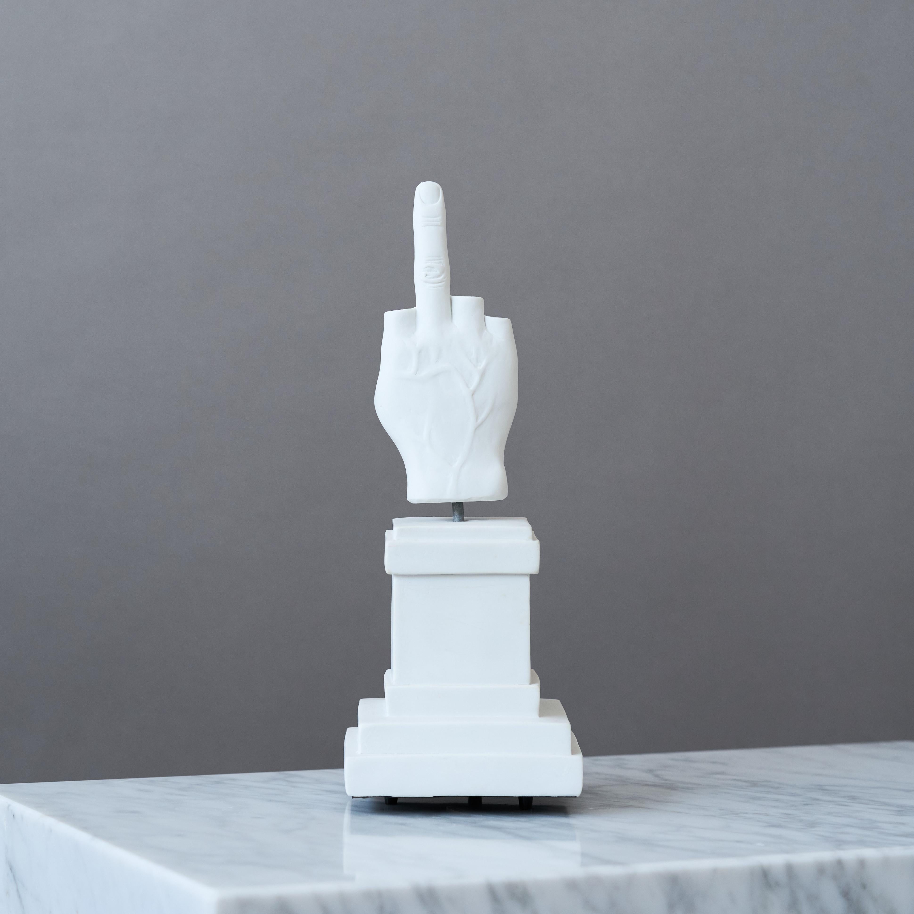 Carillon L.O.V.E. - Contemporain Sculpture par Maurizio Cattelan