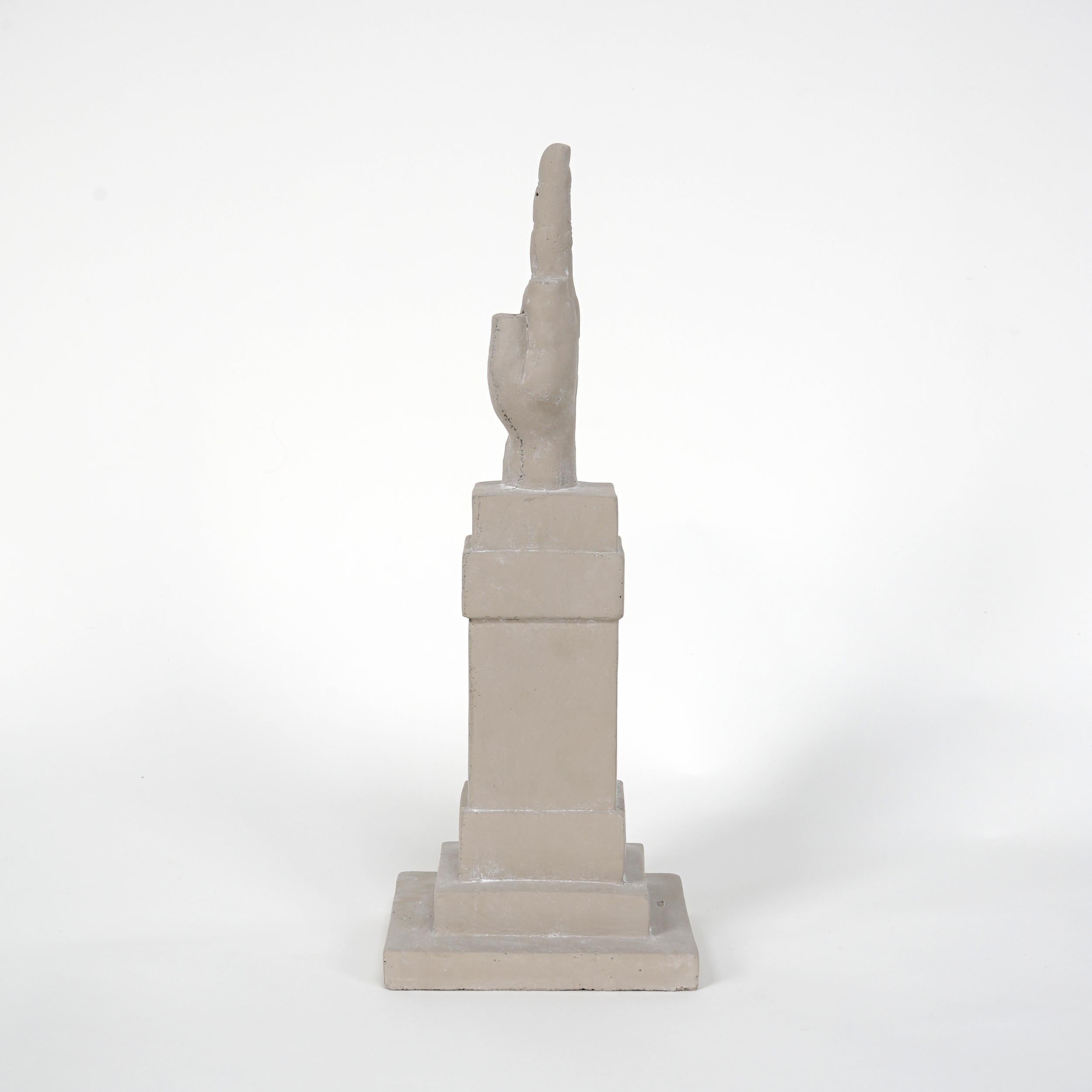 Maurizio Cattelan L.O.V.E. (2015) Sculpture d'art en béton édition limitée en vente 2