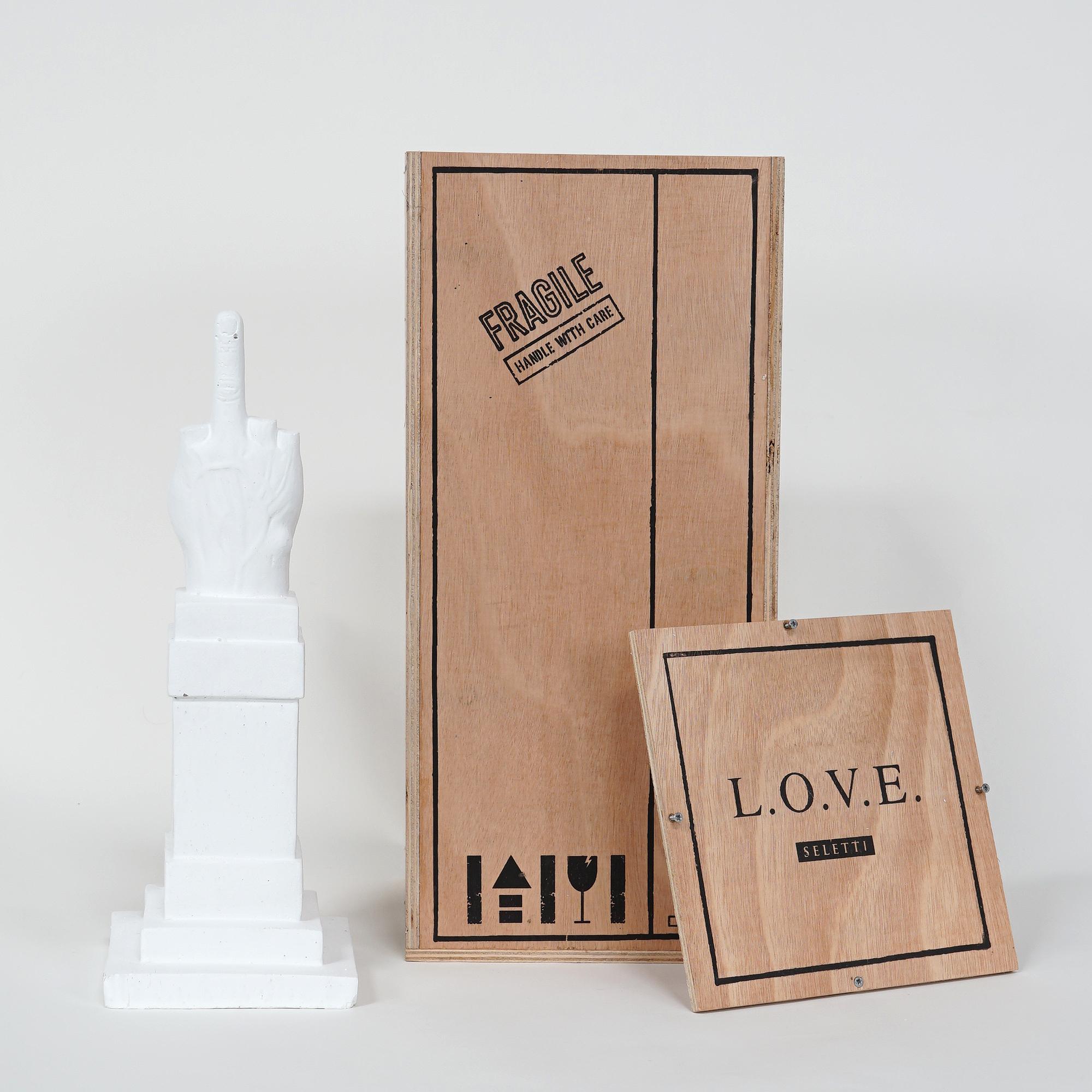 Maurizio Cattelan L.O.V.E. Sculpture d'art béton en édition limitée (blanc) en vente 2