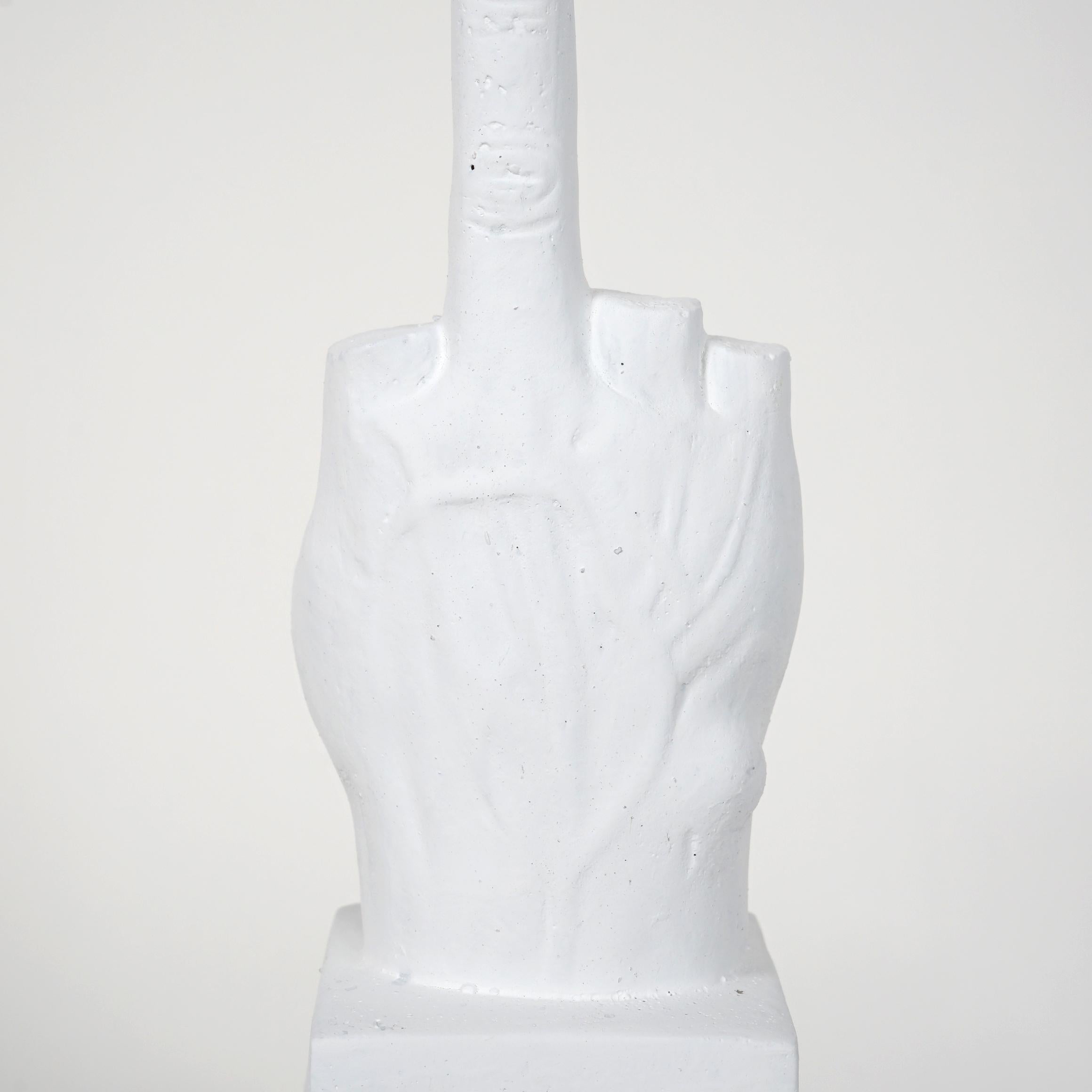 Maurizio Cattelan L.O.V.E. Sculpture d'art béton en édition limitée (blanc) en vente 3
