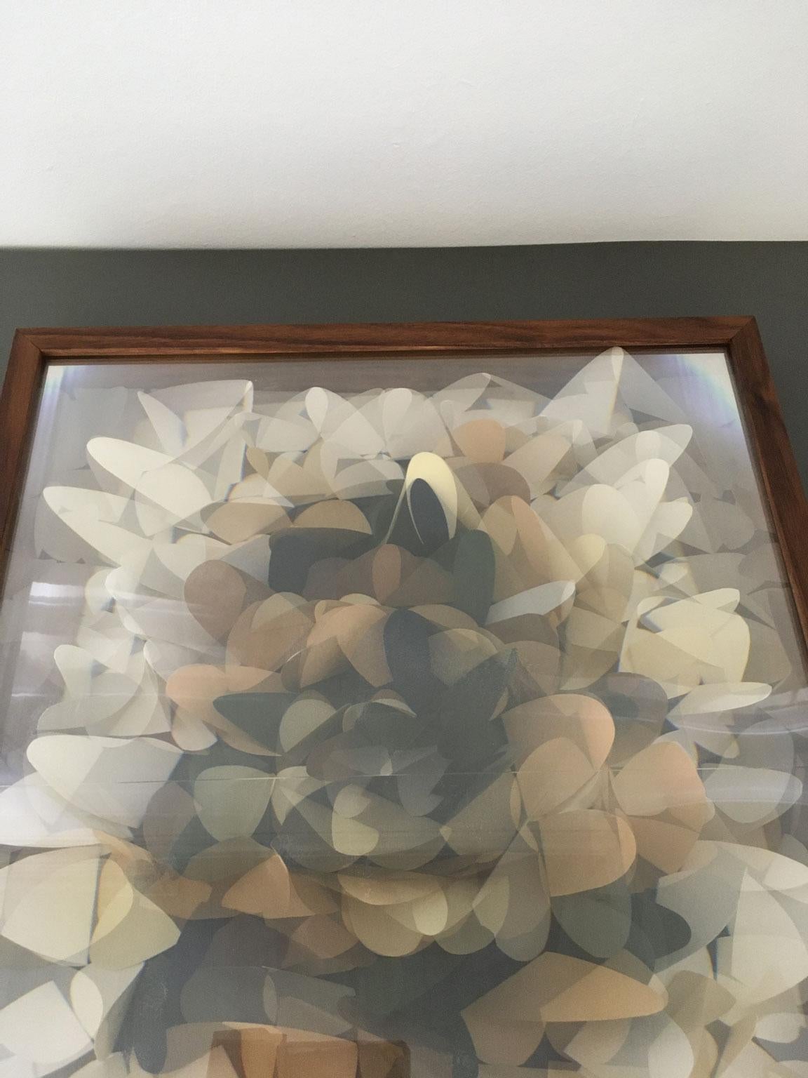 Italie - assemblage de fleurs en papier abstrait avec lentille lenticulaire, technique mixte en vente 4