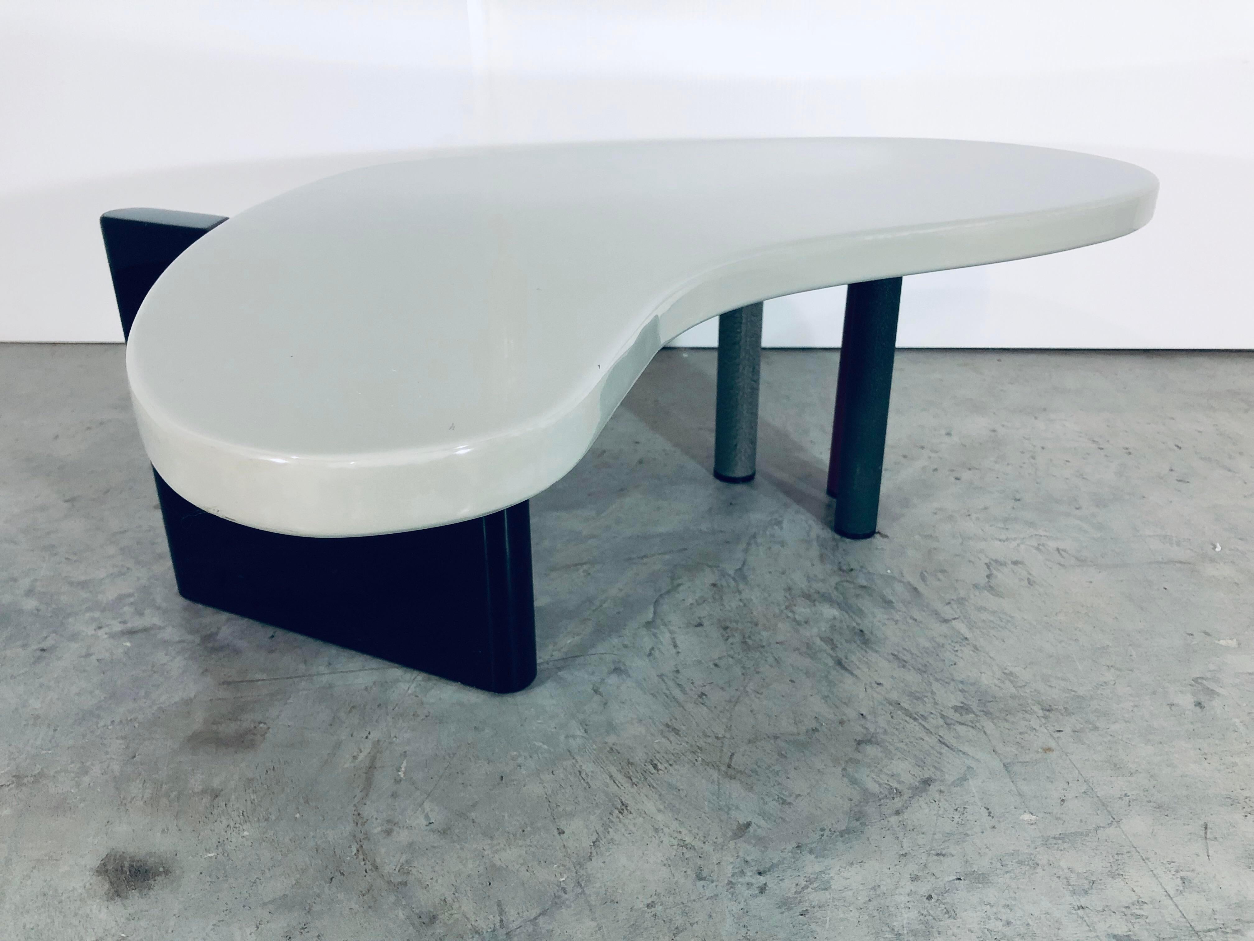 Postmodern Memphis lacquered coffee or side table by Maurizio Salvato for Saporiti. Made in the 1980s.