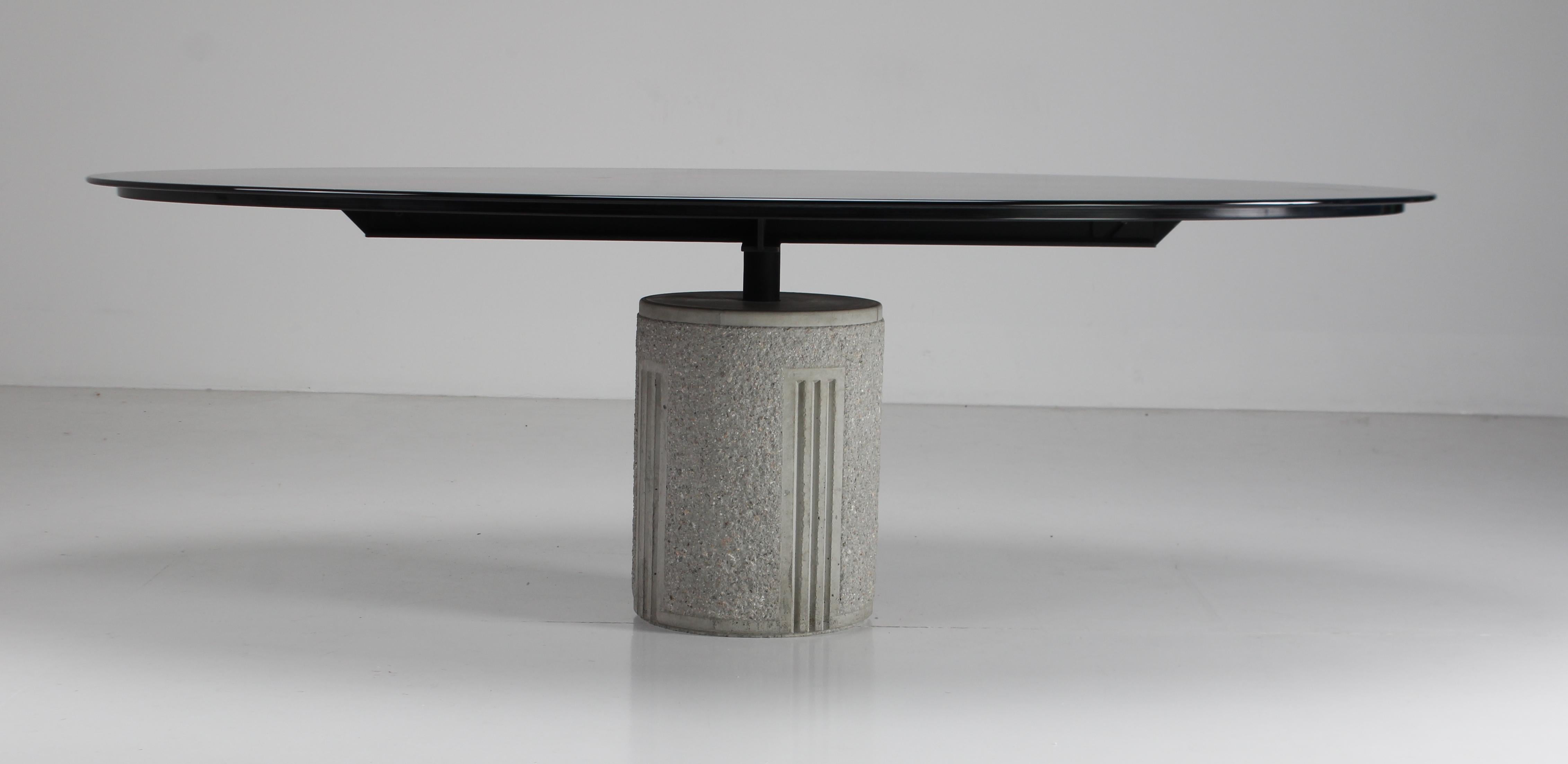 Maurizio Salvato Oval table mod Brian with sculptural stone foot, Saporiti 1970s In Good Condition For Sale In Milan, IT