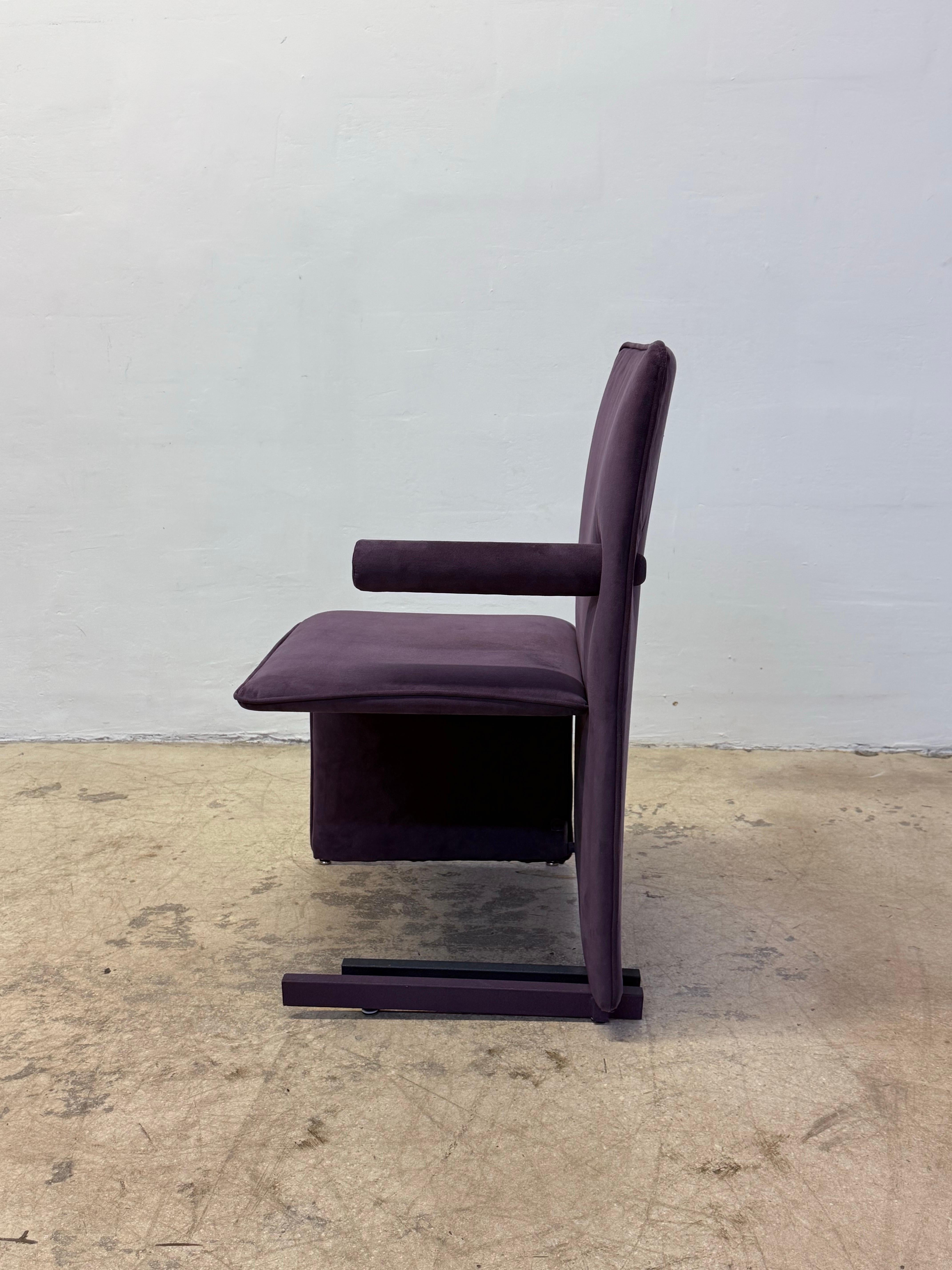 italien Chaises pointues postmodernes Maurizio Salvato pour Saporiti Italia - Lot de quatre en vente