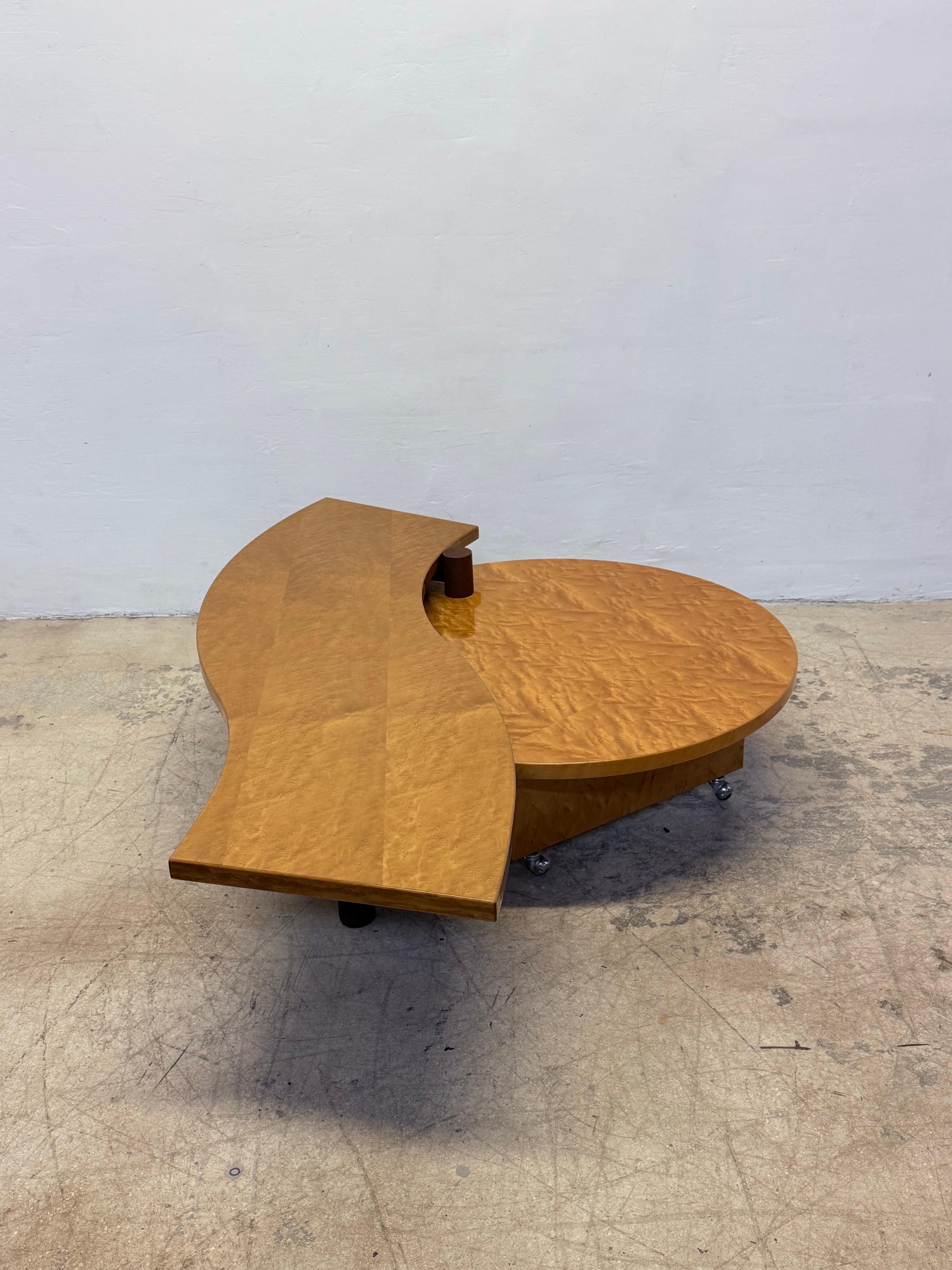Mesa baja giratoria de madera de Burlwood de Maurizio Salvato para Saporiti Italia, años 80 Italiano en venta