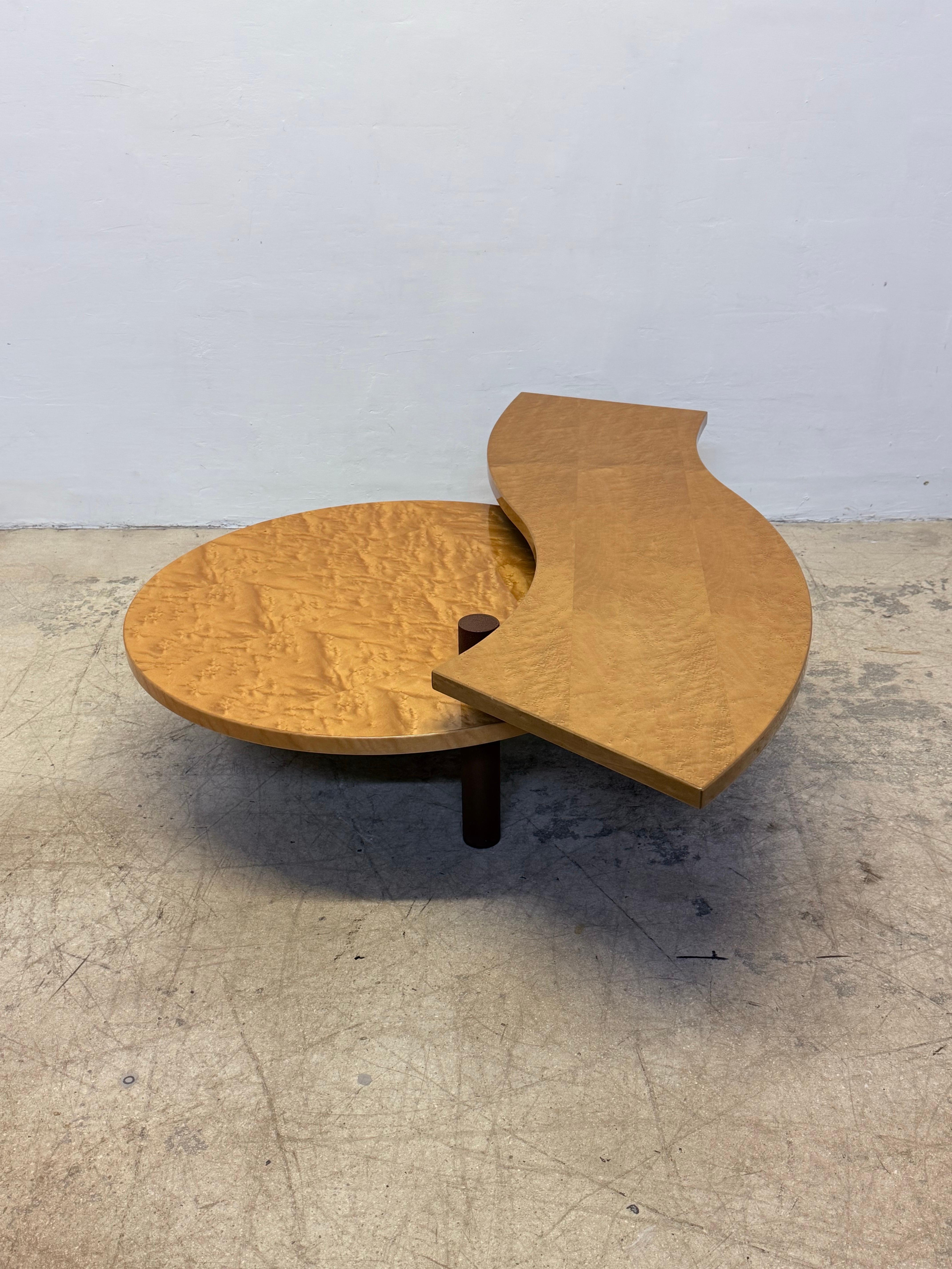 Mesa baja giratoria de madera de Burlwood de Maurizio Salvato para Saporiti Italia, años 80 siglo XX en venta