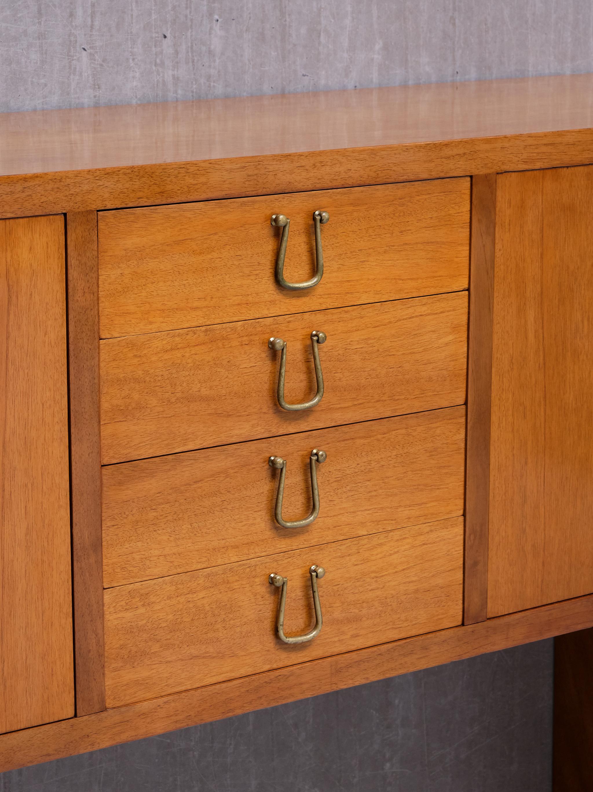 Credenza attribuita a Maurizio Tempestini in noce e ottone, Firenze, anni '40 in vendita 2