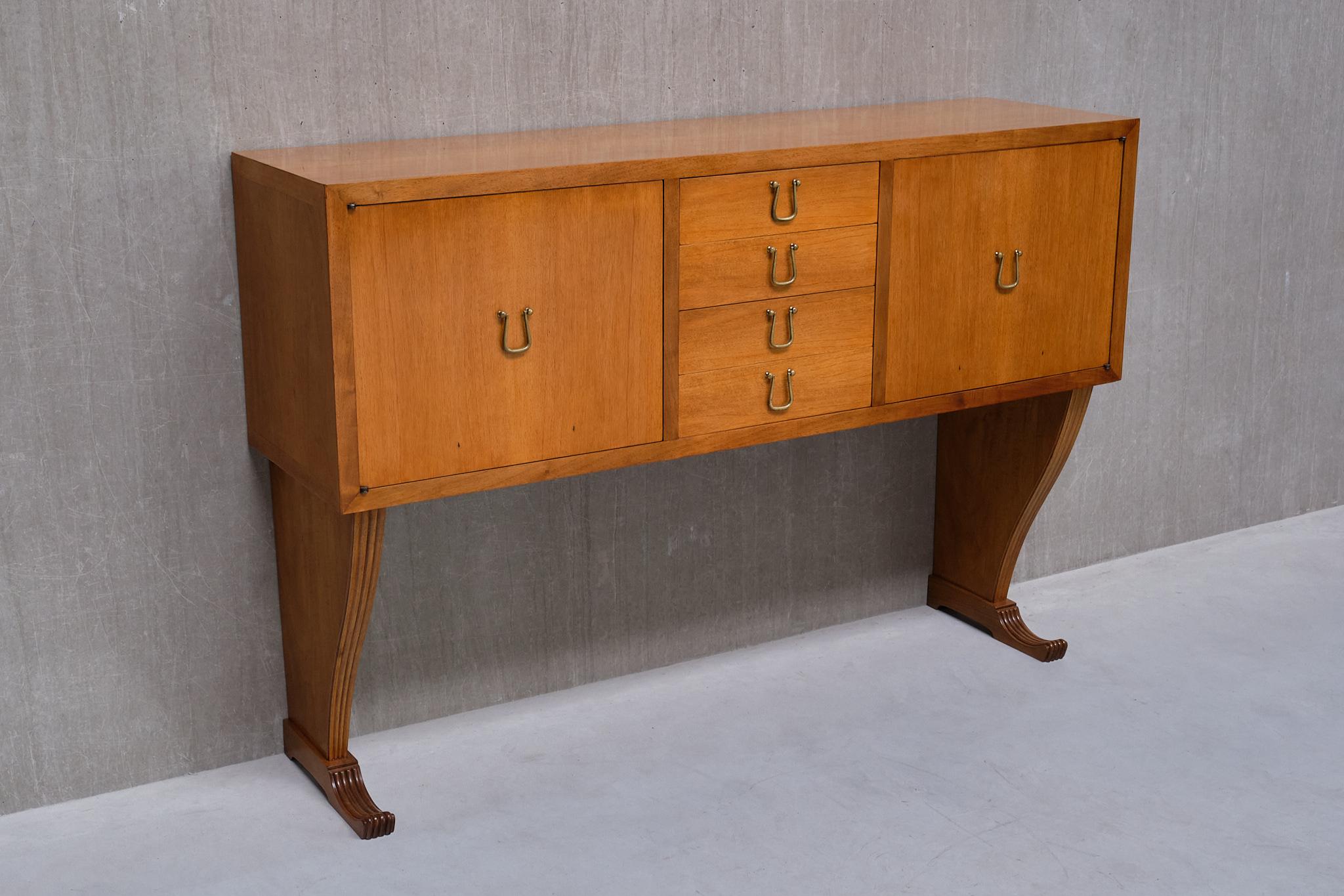 Moderno Credenza attribuita a Maurizio Tempestini in noce e ottone, Firenze, anni '40 in vendita