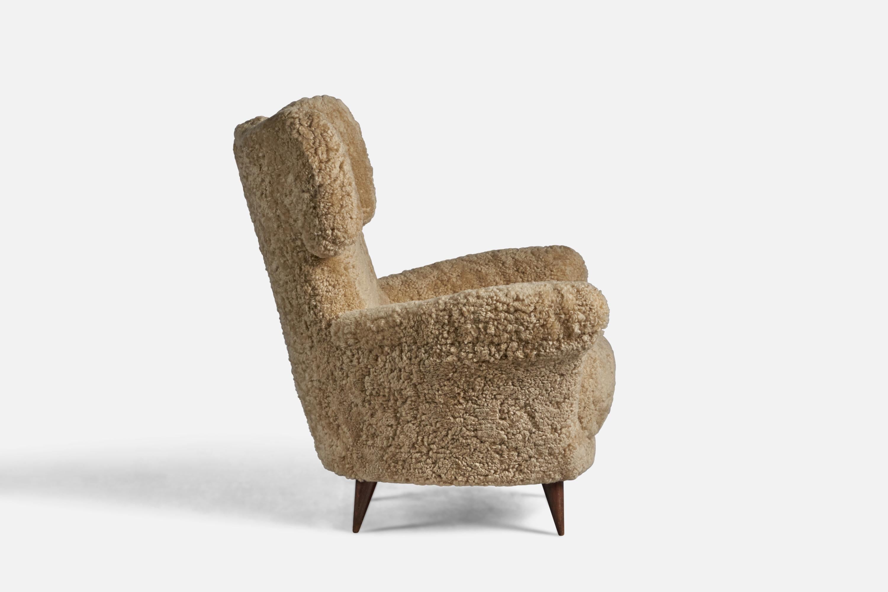 Italian Maurizio Tempestini Attribution, Lounge Chairs, Wood, Shearling, Italy, 1940s For Sale