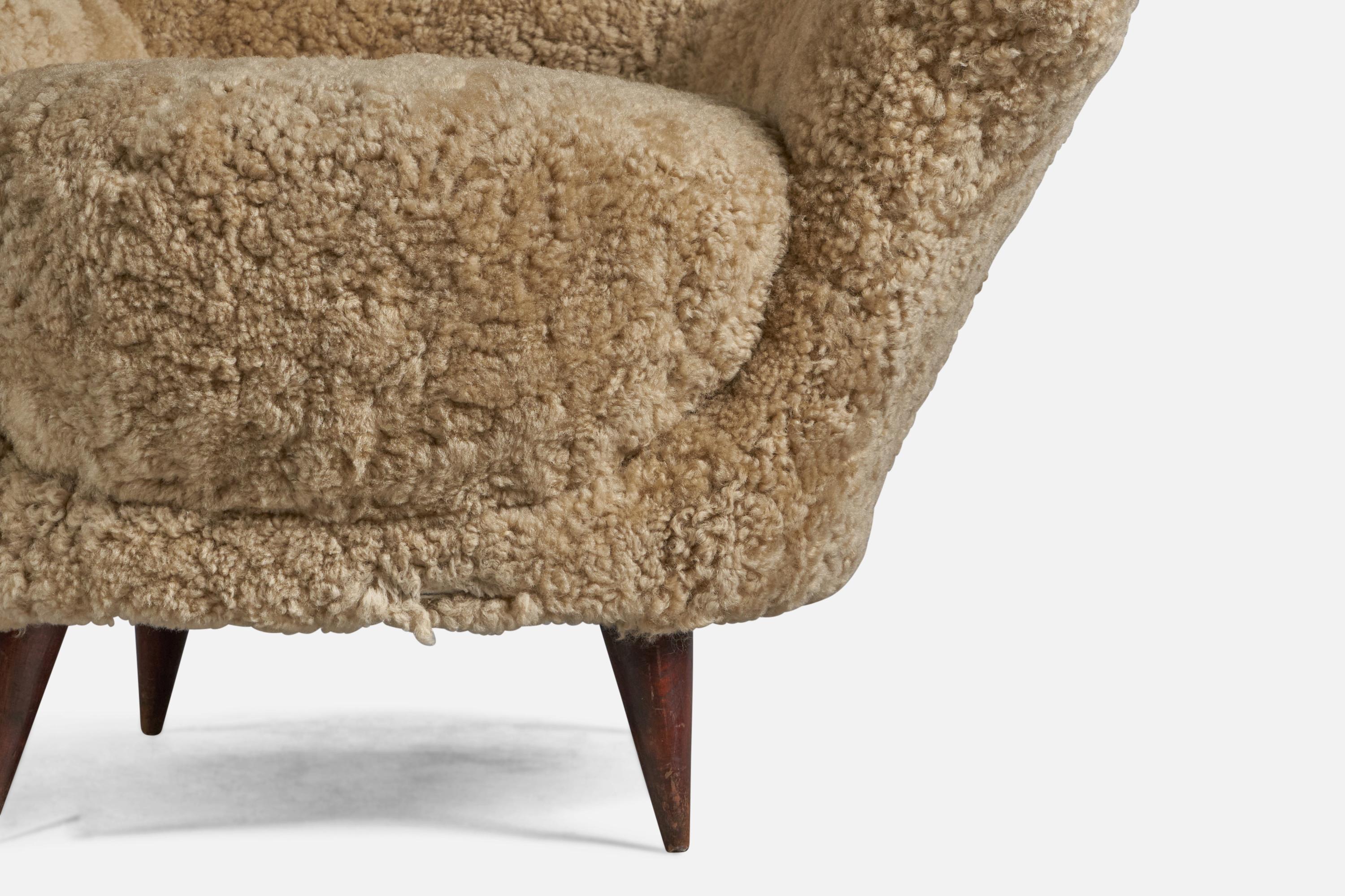 Mid-20th Century Maurizio Tempestini Attribution, Lounge Chairs, Wood, Shearling, Italy, 1940s For Sale
