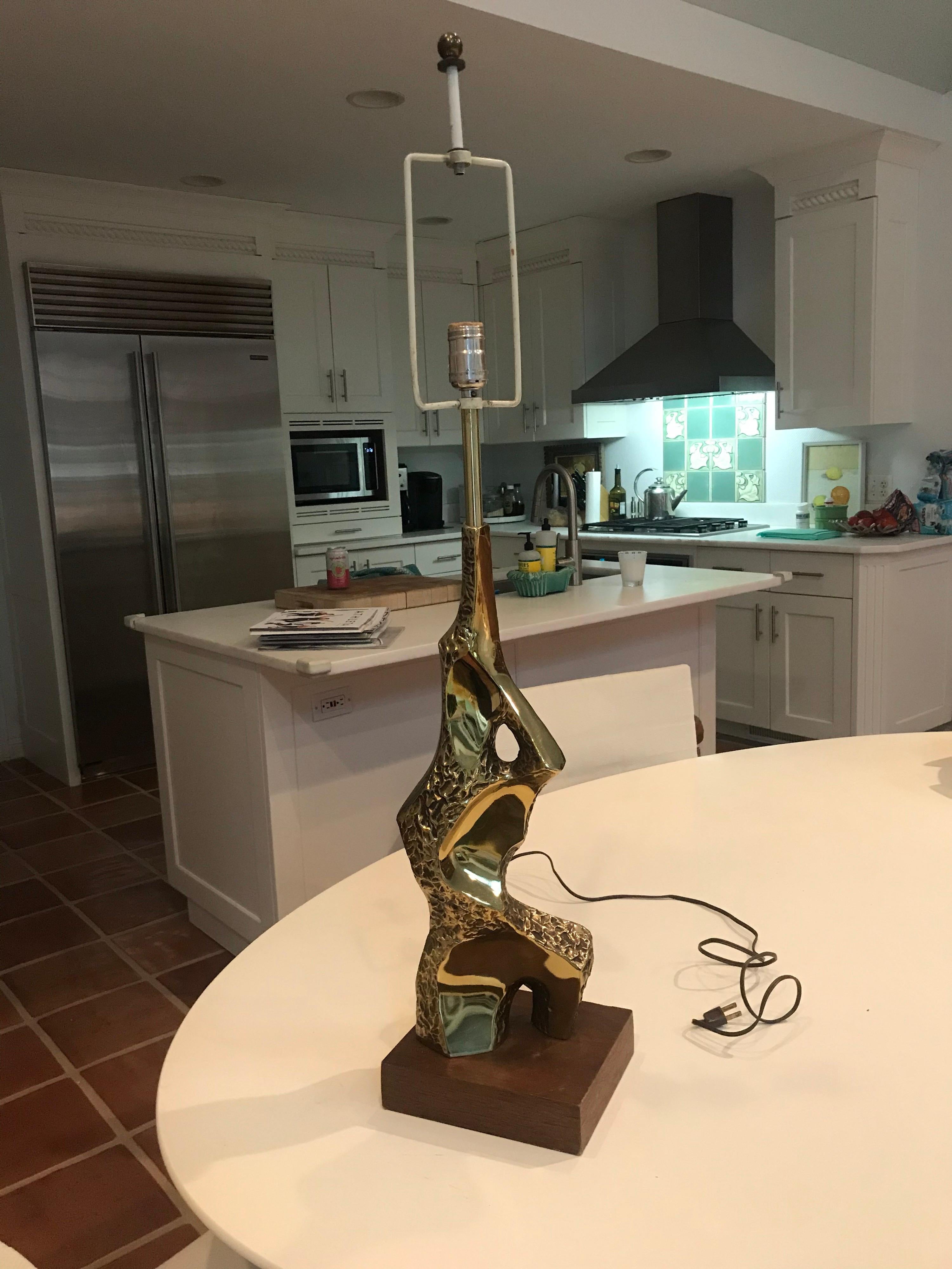 This is a wonderful midcentury Brutalist lamp by laurel in great condition.