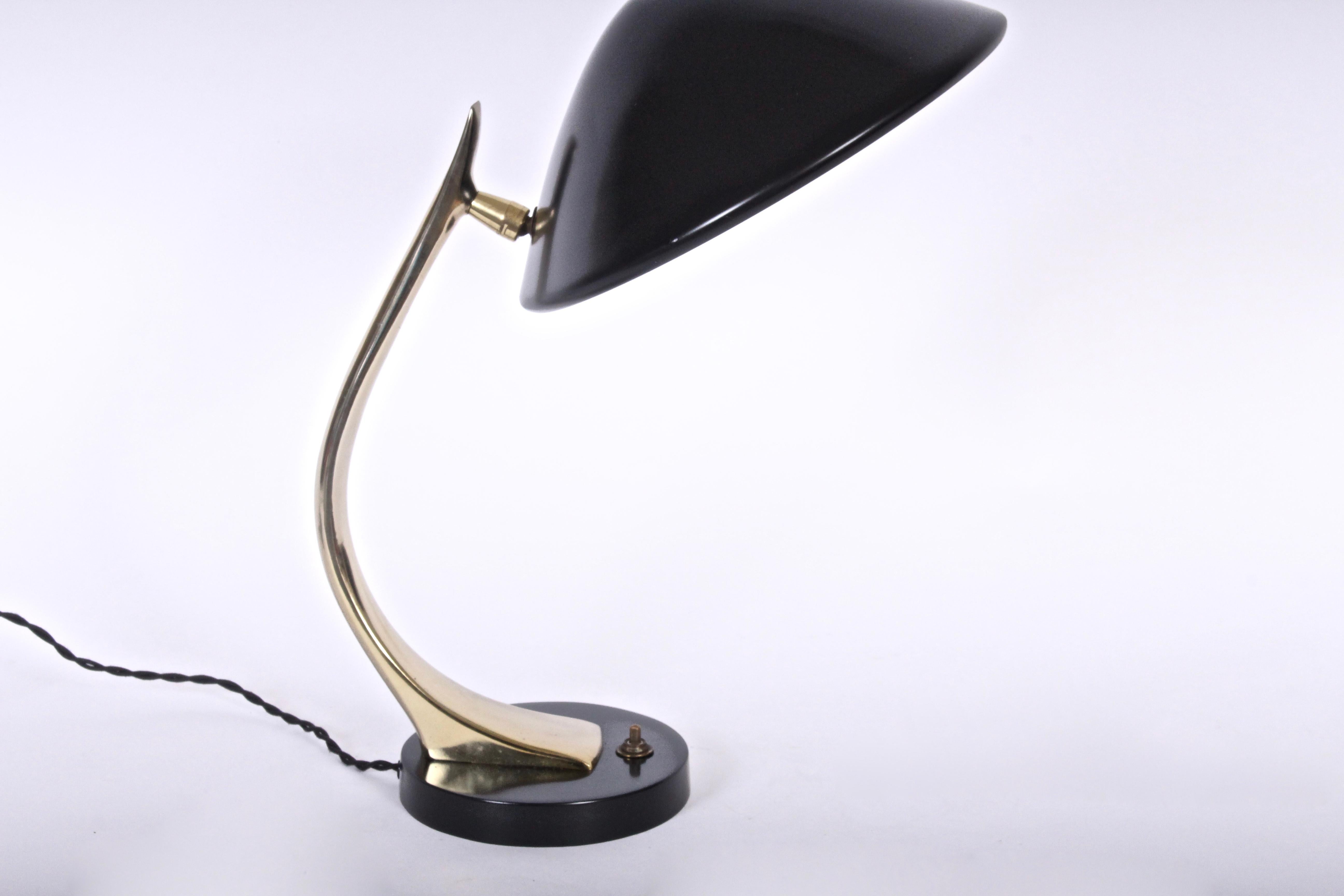 1960s Maurizio Tempestini for Laurel Lamp Co. black table lamp brass. Featuring a brass arm, 10D black enamel mushroom shade and 5D black enamel base. Base switch. Modern. Classic. Rarity. Reading. Bedside. Laurel Lamp Mfg. Co. Inc. label to socket.