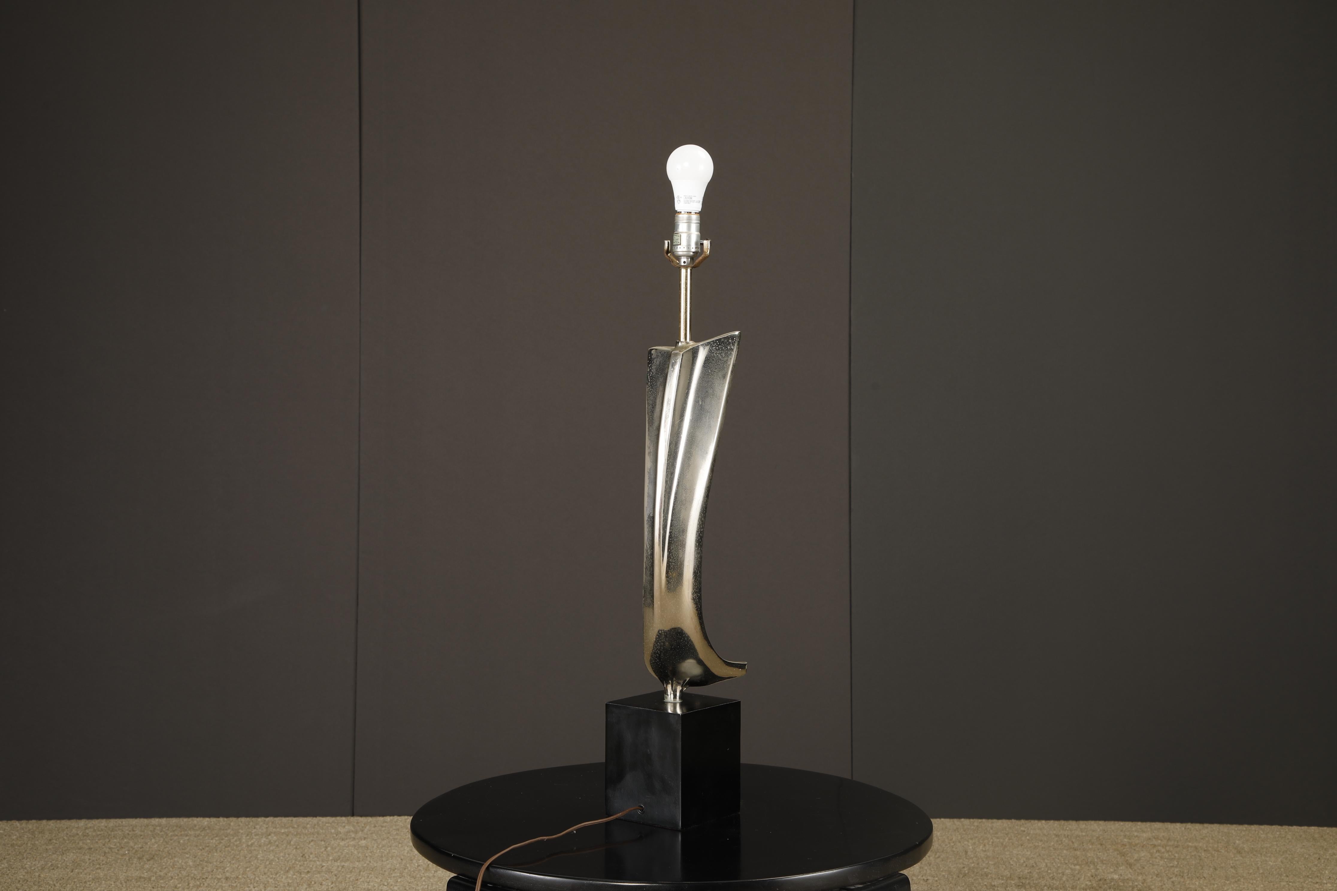 Maurizio Tempestini per Laurel Lamp Co Lampada da tavolo scultorea ad arco in cromo, anni '70 In condizioni buone in vendita a Los Angeles, CA